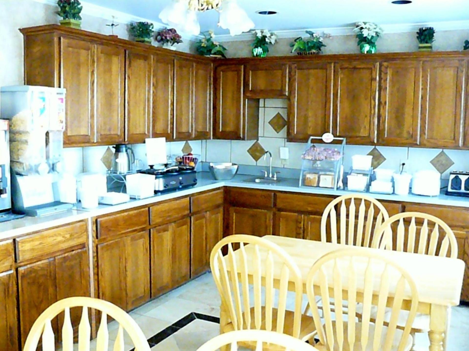 Super 8 by Wyndham Childress photo 27