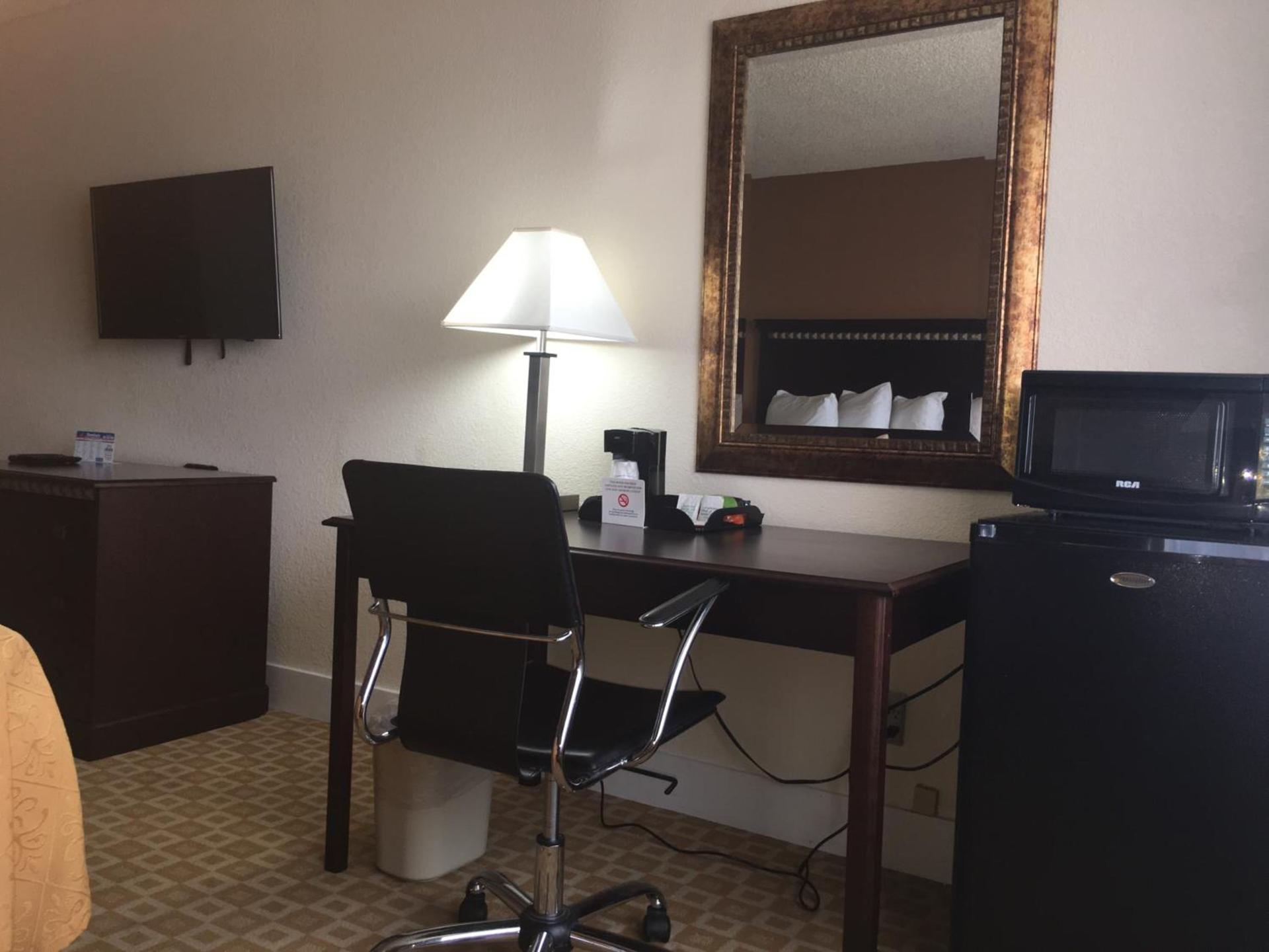 Days Inn by Wyndham Sherman photo 28