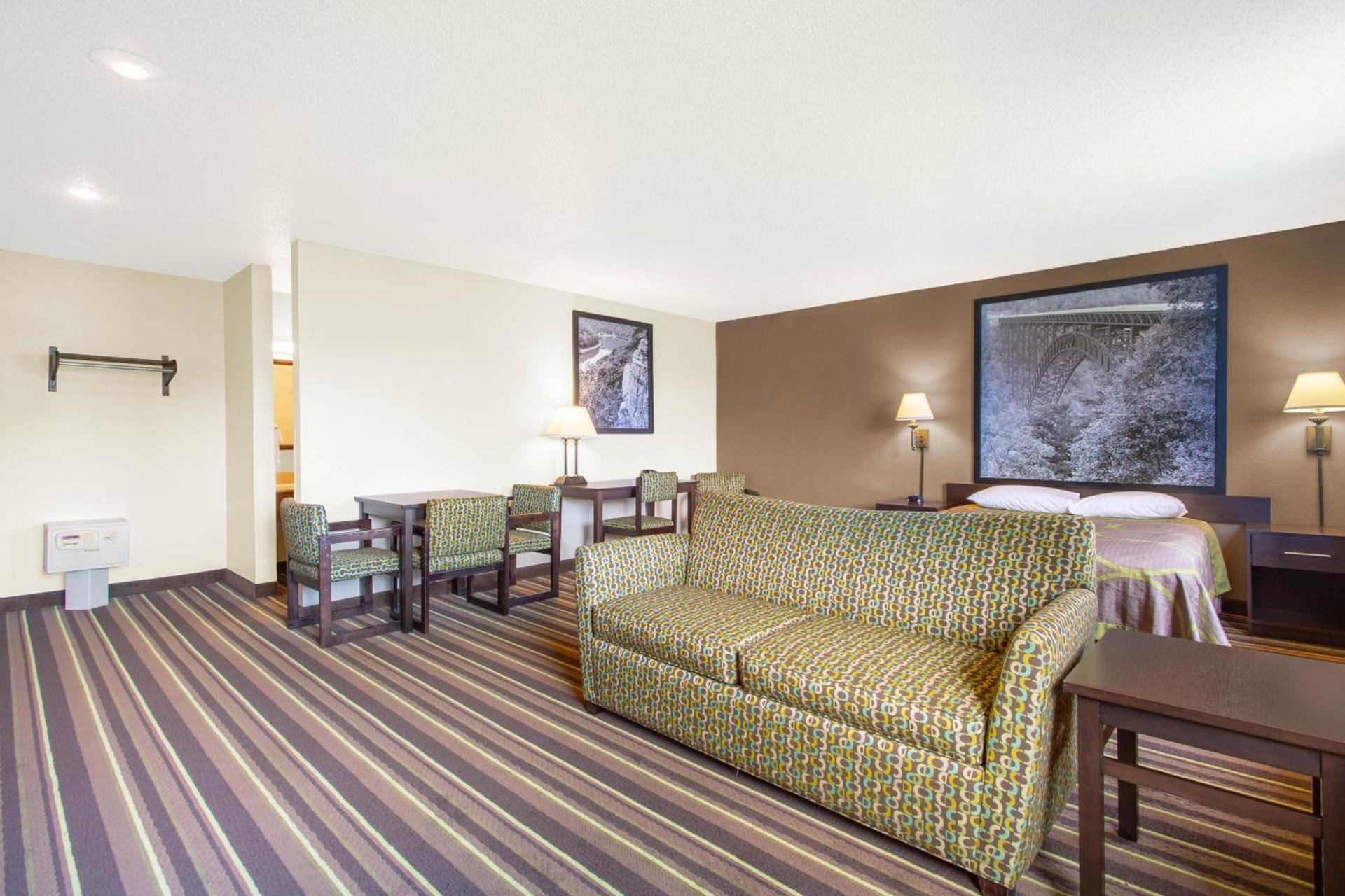 Super 8 by Wyndham Weston WV photo 6
