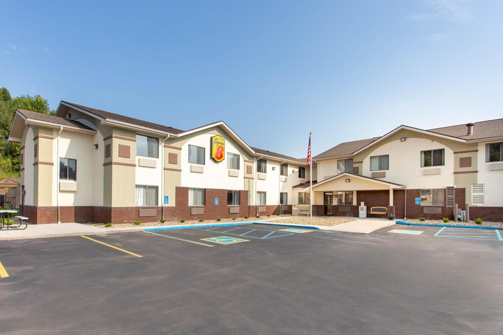 Super 8 by Wyndham Weston WV — hotel in Weston
