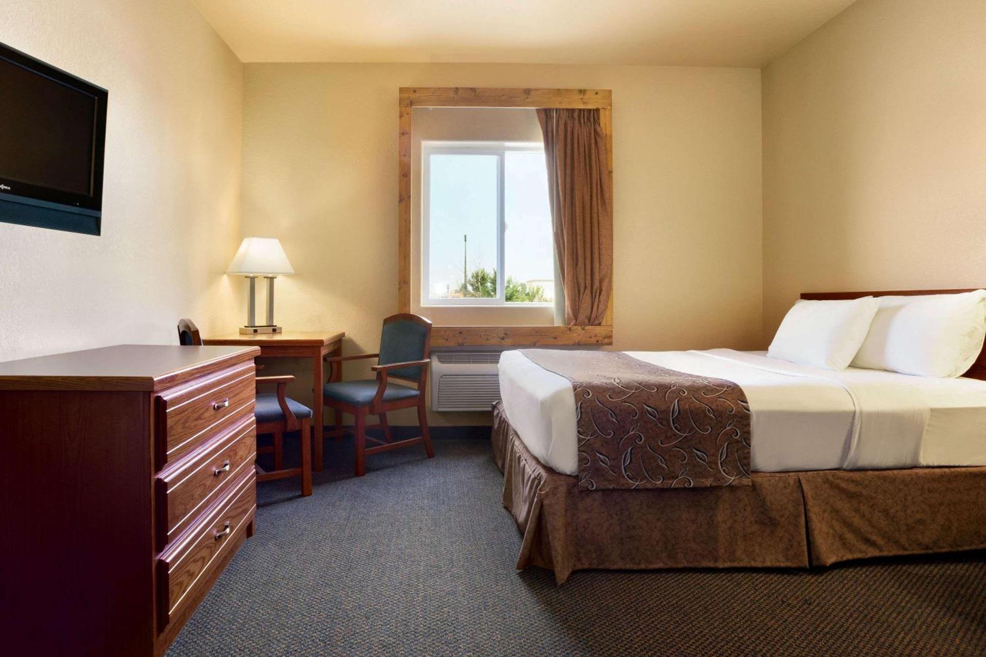 Travelodge by Wyndham Gillette photo 13