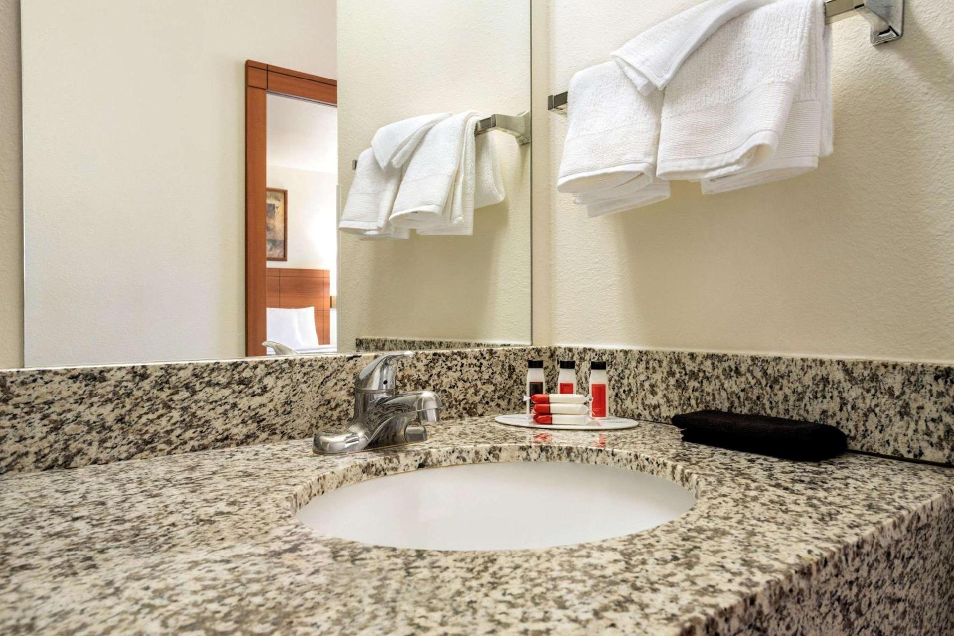 Travelodge by Wyndham Bill WY Thunder Basin Ntl Grassland photo 14