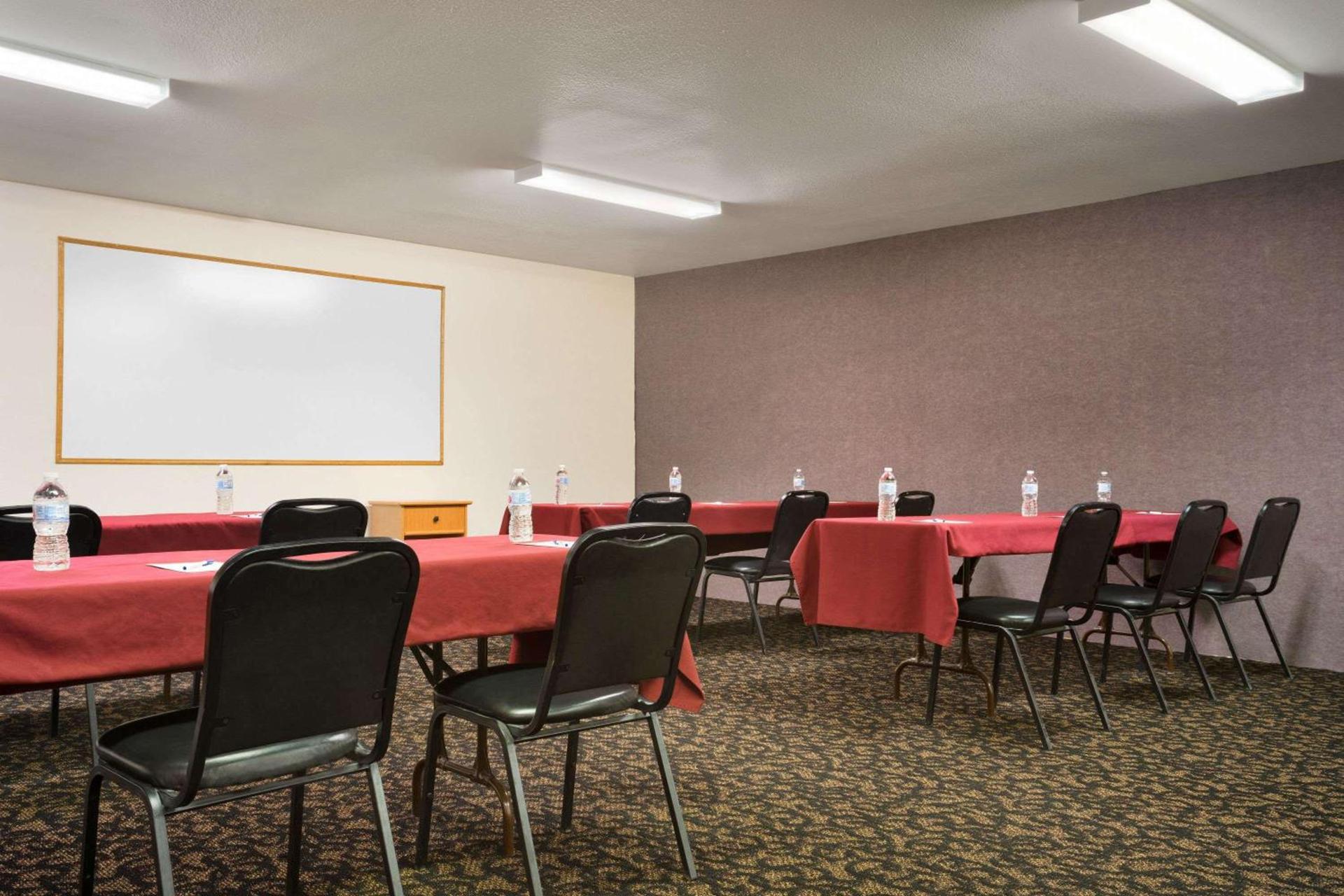 Travelodge by Wyndham Cheyenne photo 14