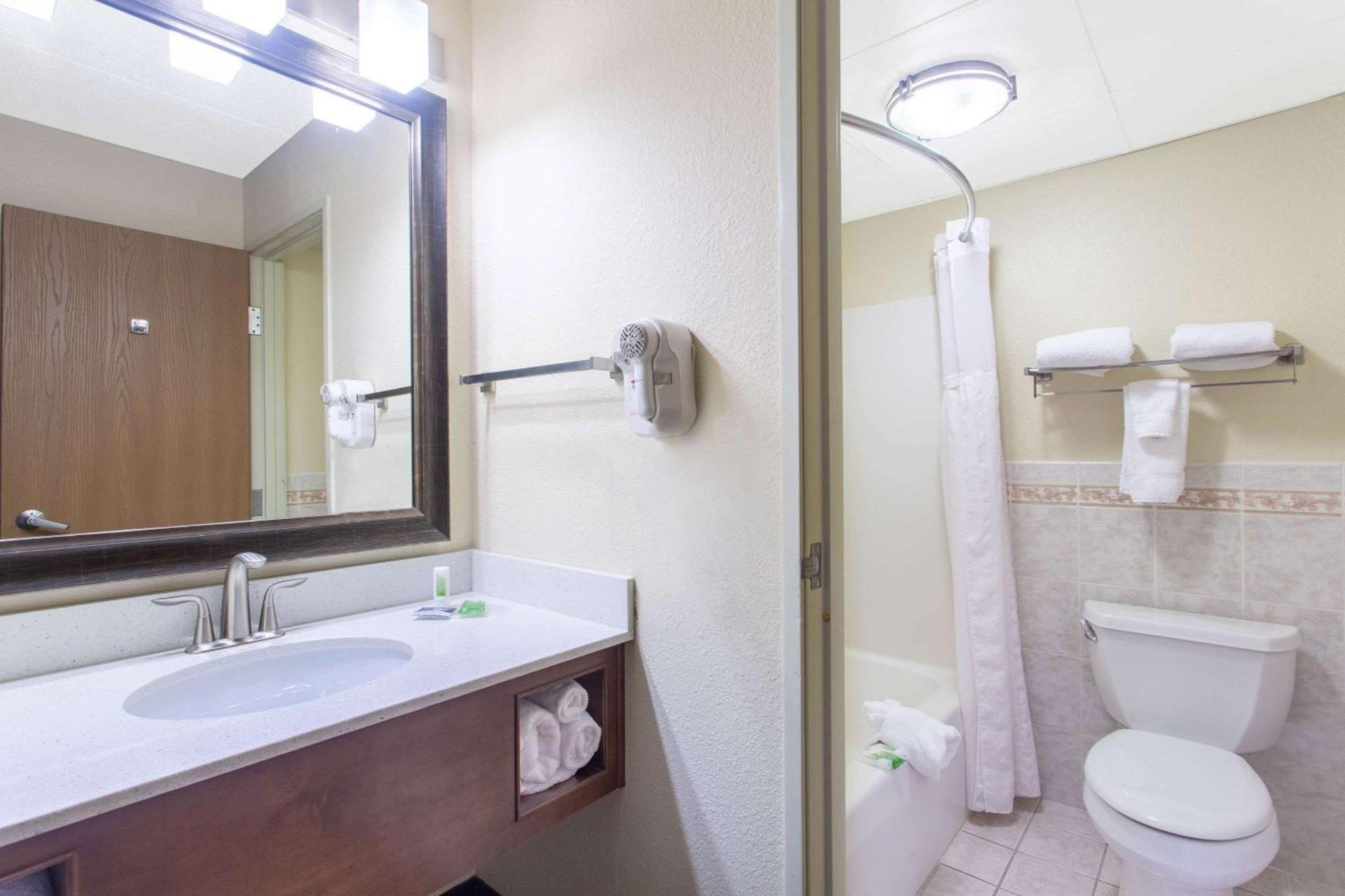 AmericInn by Wyndham Sheboygan photo 14