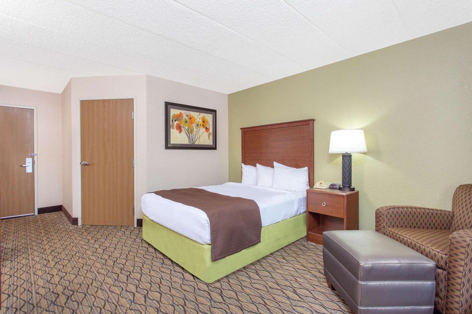 AmericInn by Wyndham Sheboygan photo 12