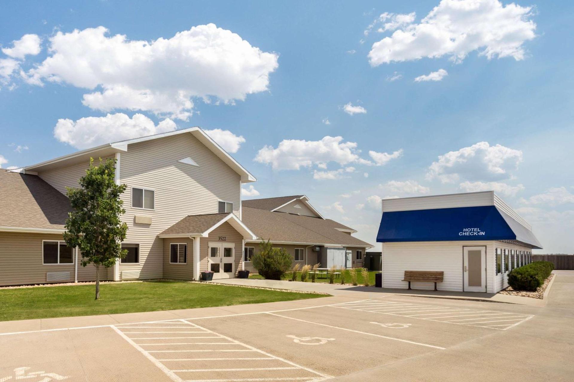 Travelodge by Wyndham Bill WY Thunder Basin Ntl Grassland photo 1