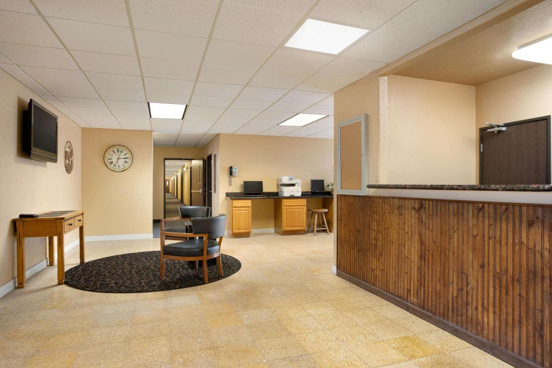 Travelodge by Wyndham Gillette photo 20