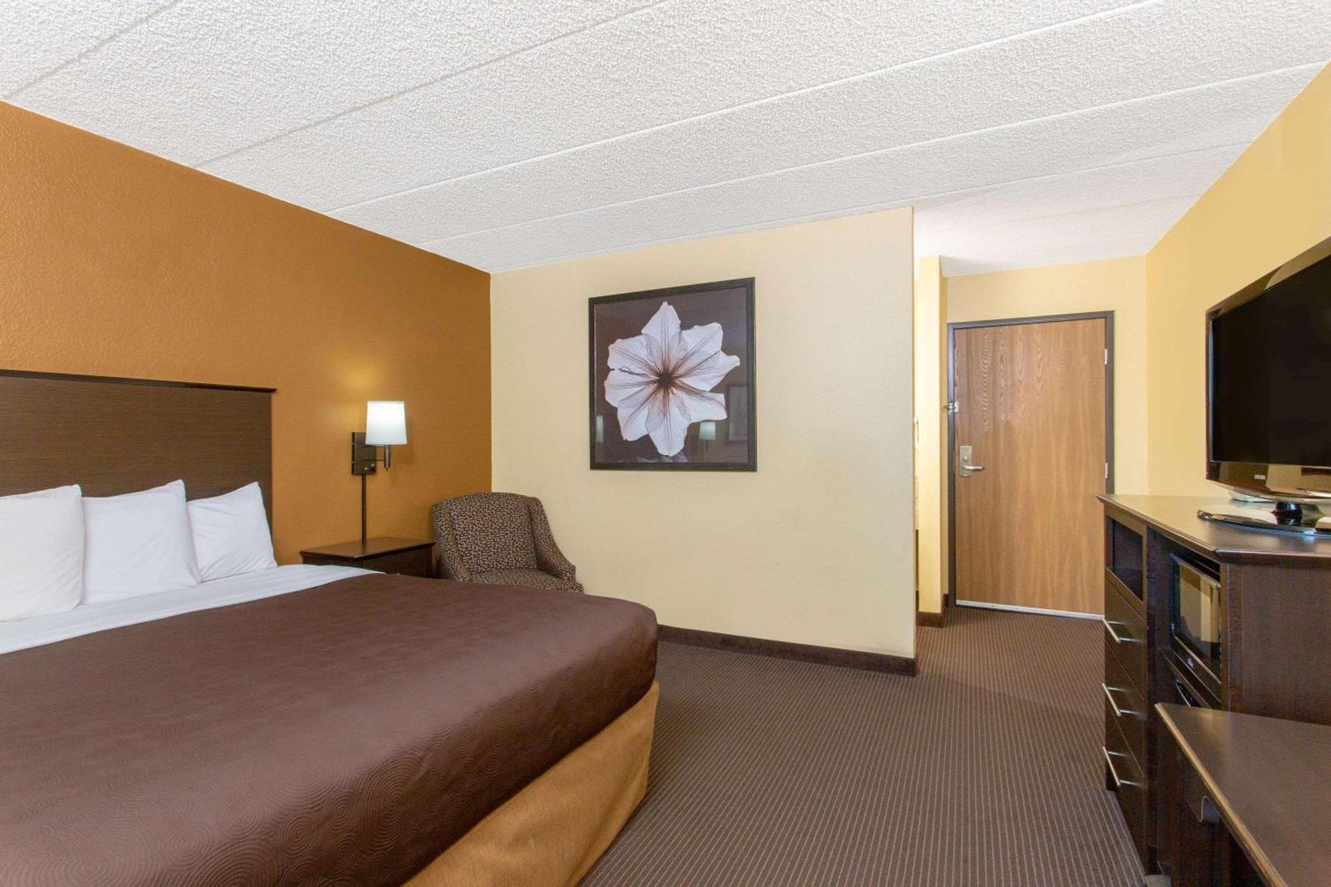 AmericInn by Wyndham West Bend photo 49