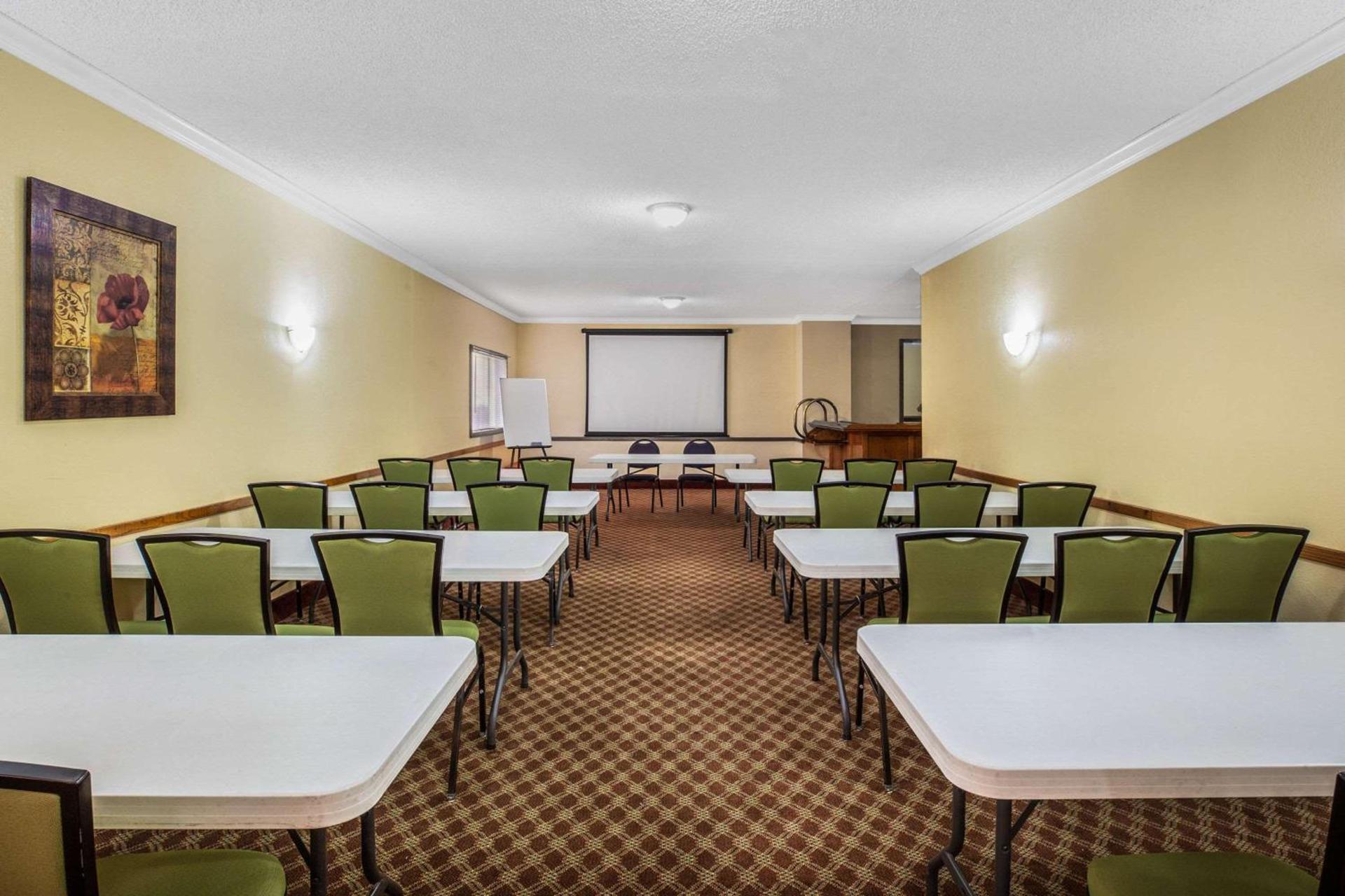 Baymont by Wyndham Tehachapi photo 14