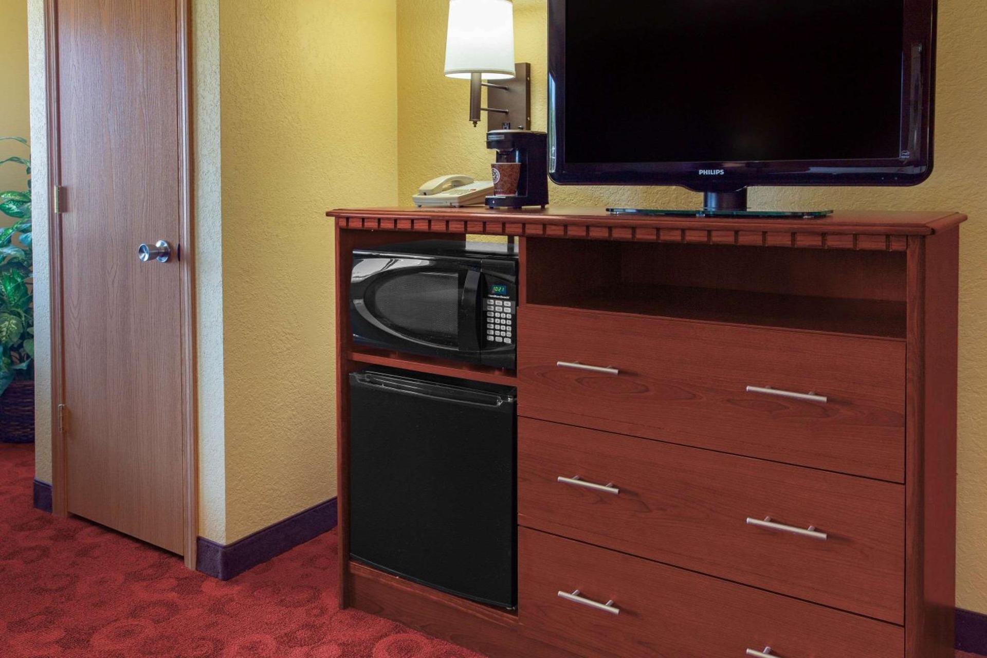 AmericInn by Wyndham West Bend photo 47