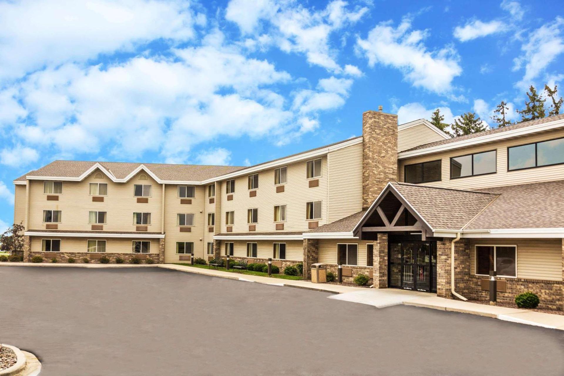 AmericInn by Wyndham Sheboygan photo 10