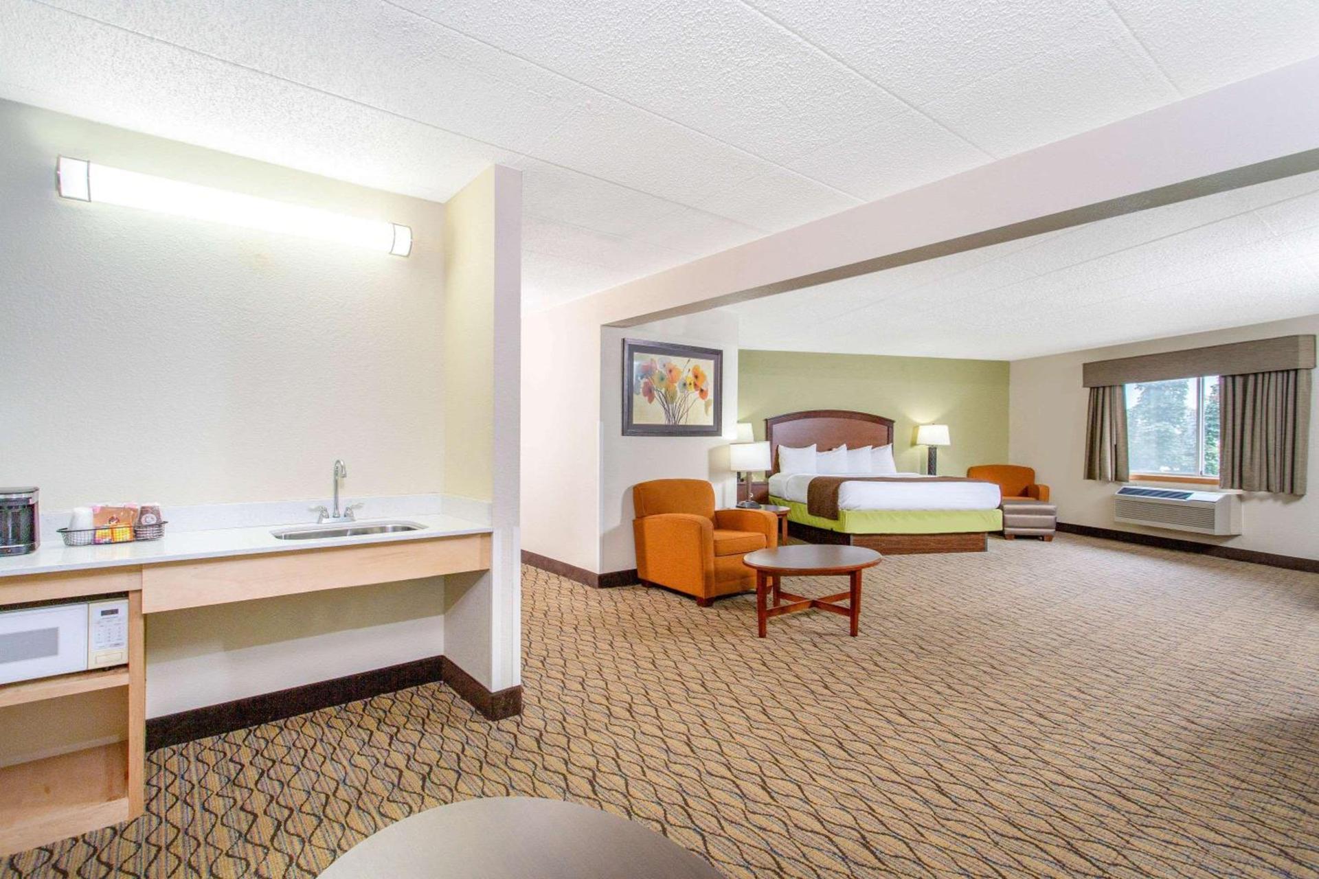 AmericInn by Wyndham Sheboygan photo 9