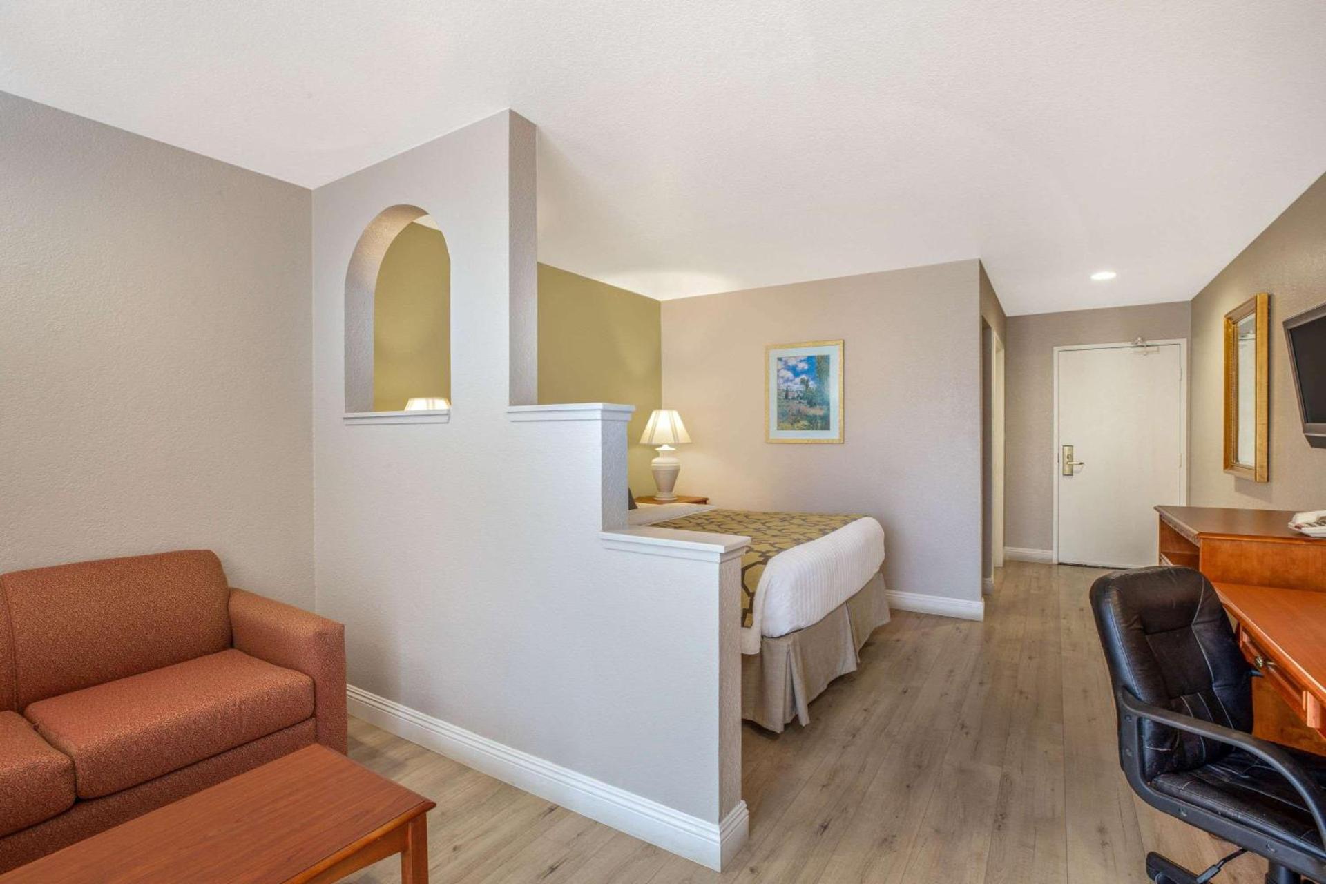 Baymont by Wyndham Tehachapi photo 13
