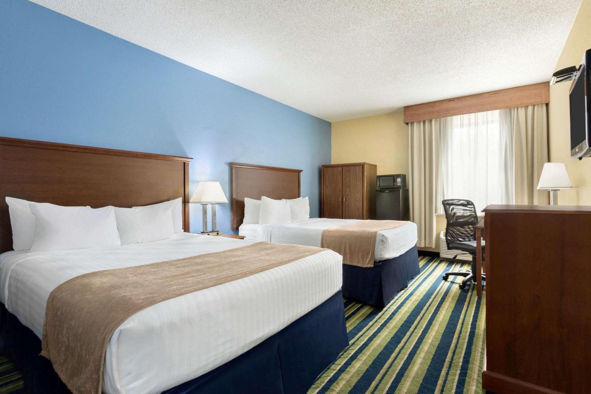 Days Inn by Wyndham Fargo - West Acres photo 7