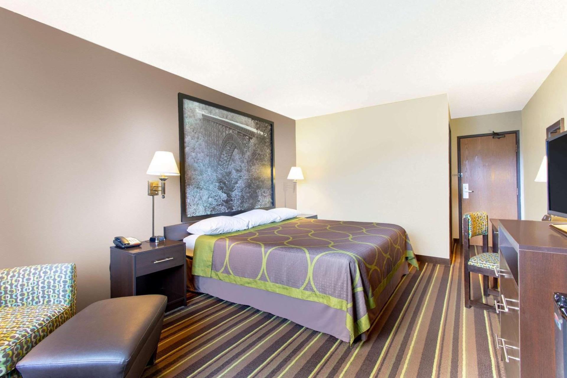 Super 8 by Wyndham Weston WV photo 21