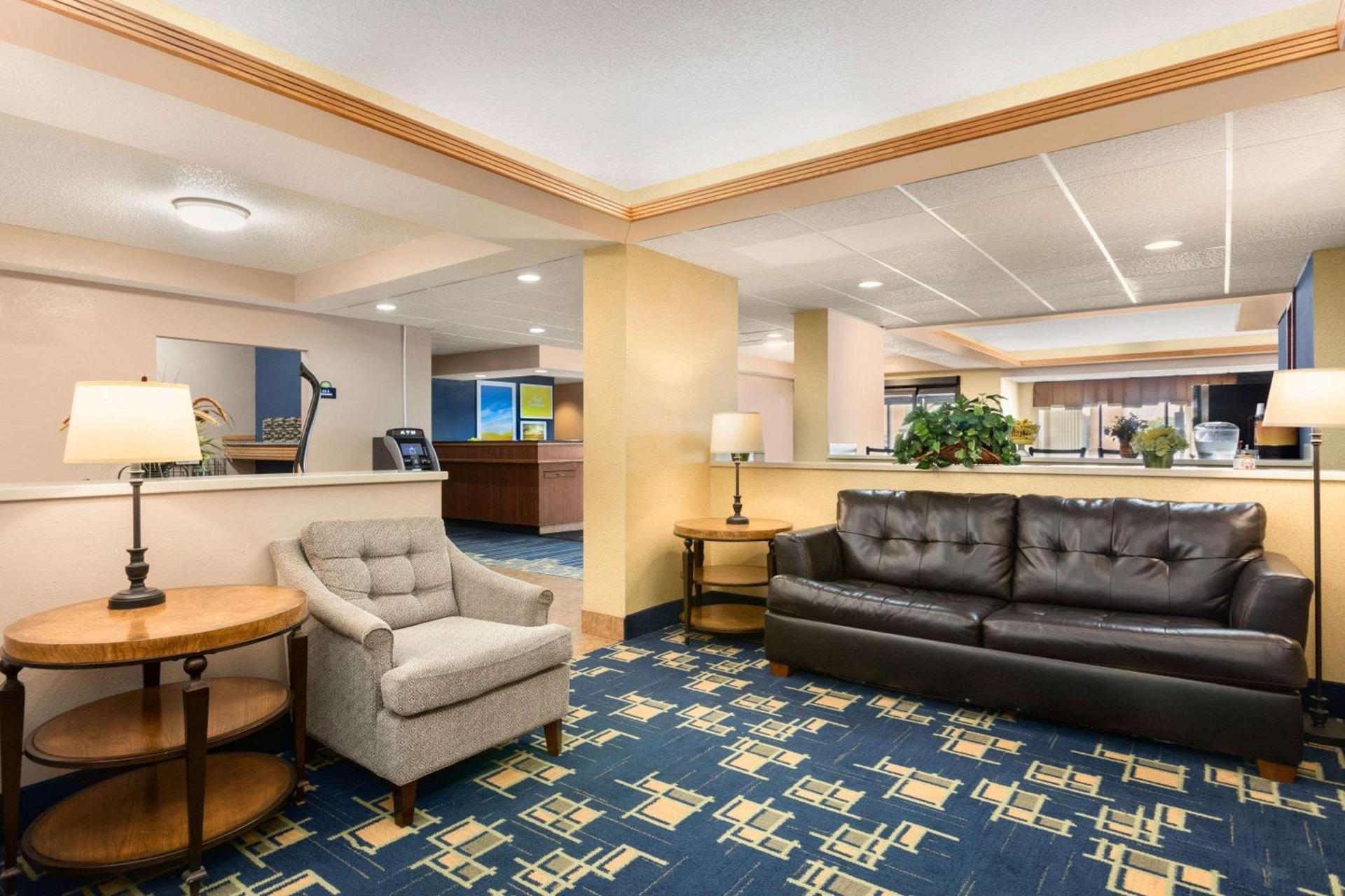 Days Inn by Wyndham Fargo - West Acres photo 3