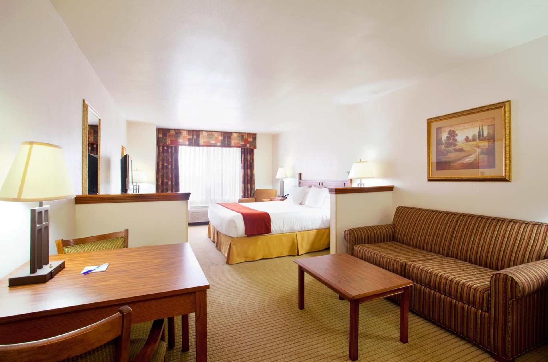 Holiday Inn Express Hotel & Suites Mattoon by IHG photo 2
