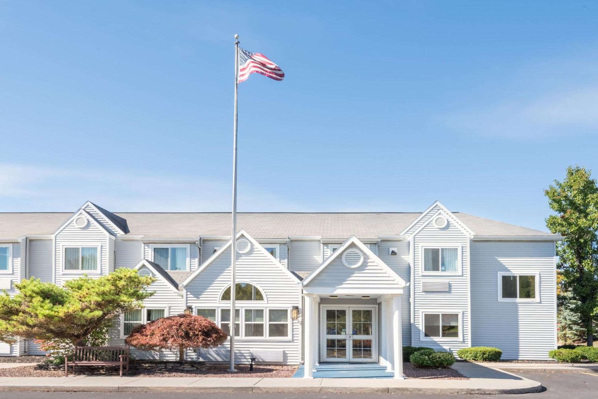Microtel By Wyndham Victor — hotel in Victor