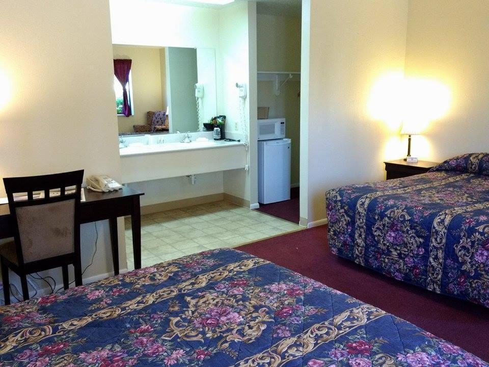 Travelers Motel photo 42