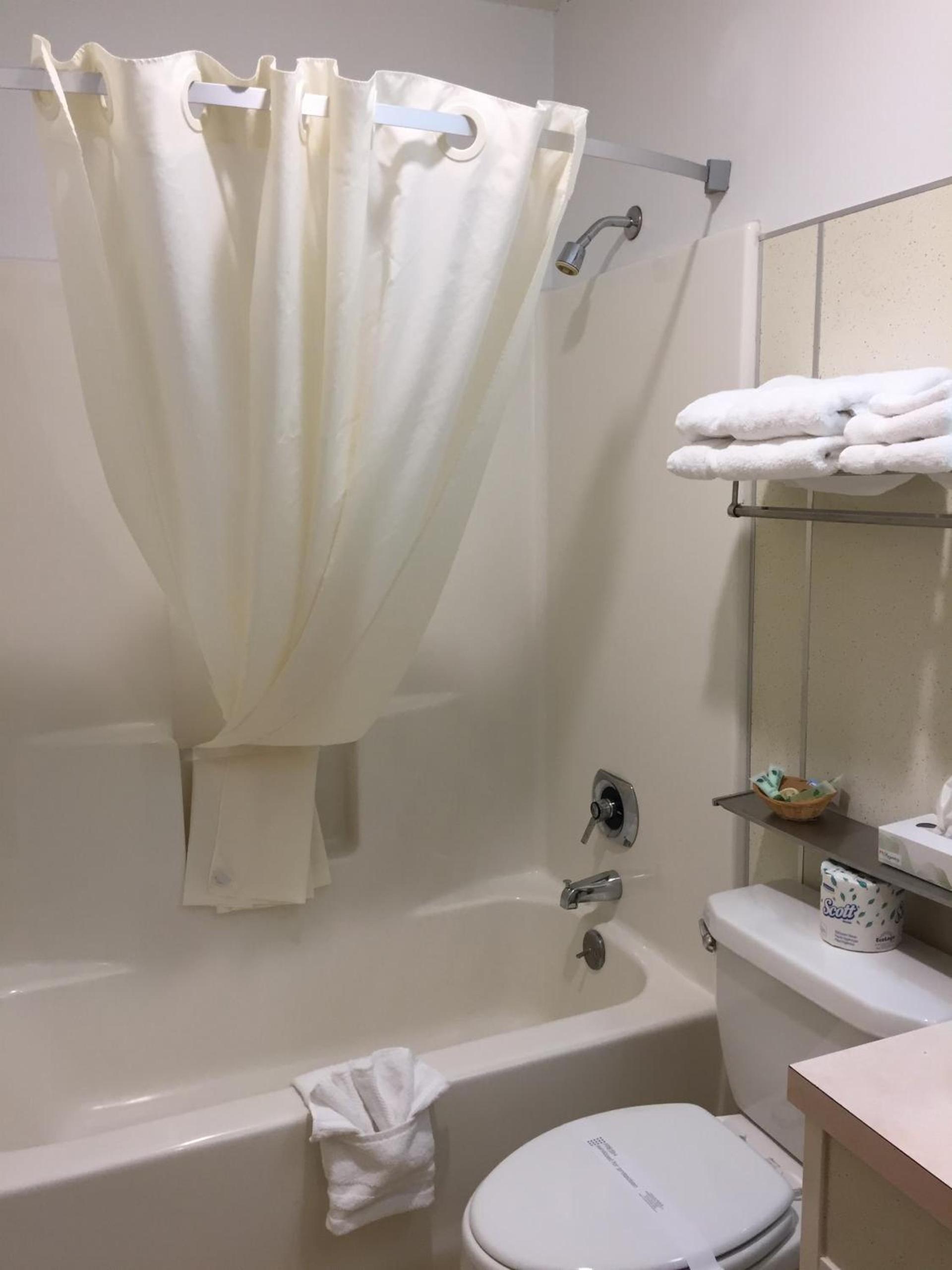 Captain's Choice Motel photo 12