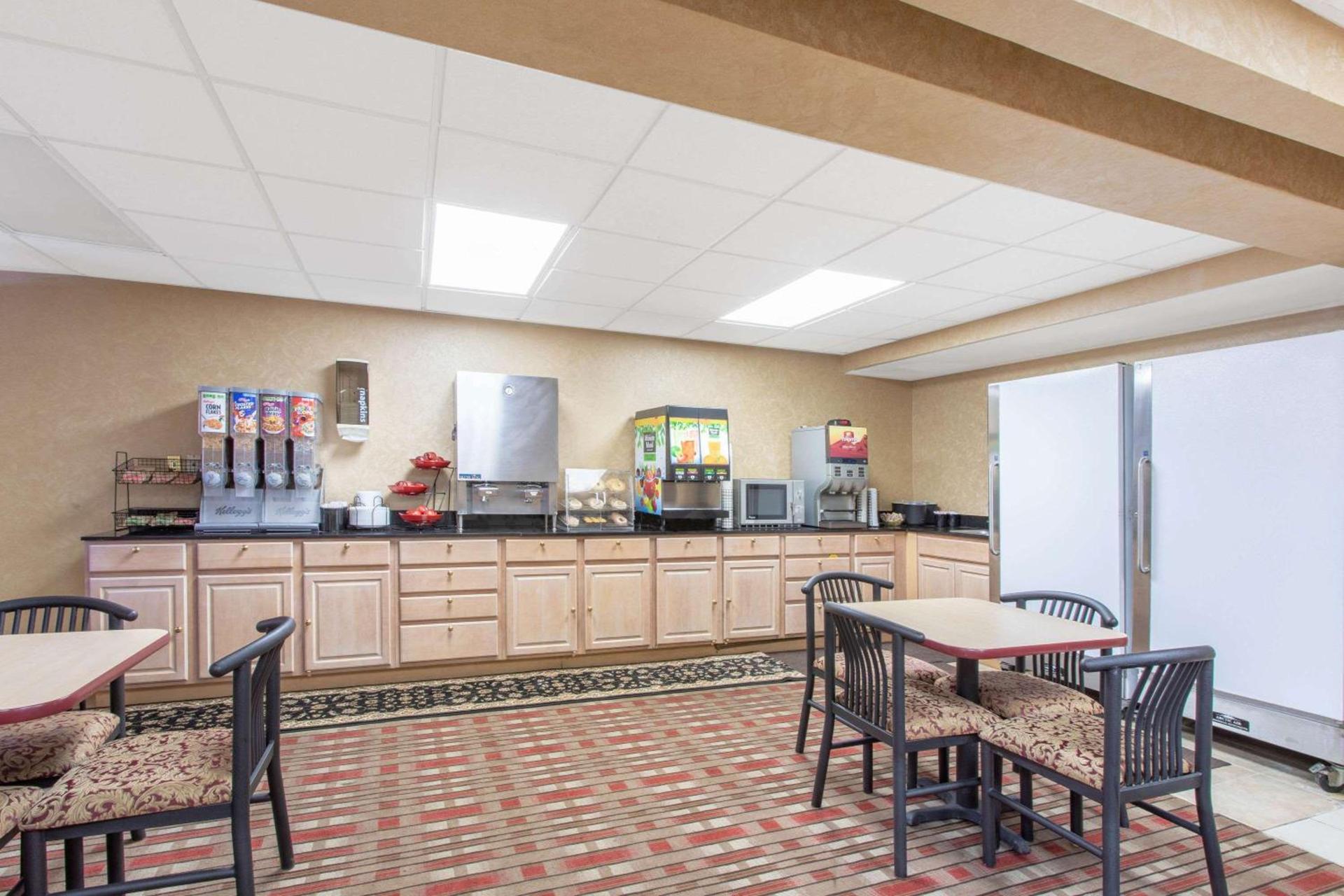 Ramada Limited Cockeysville photo 13