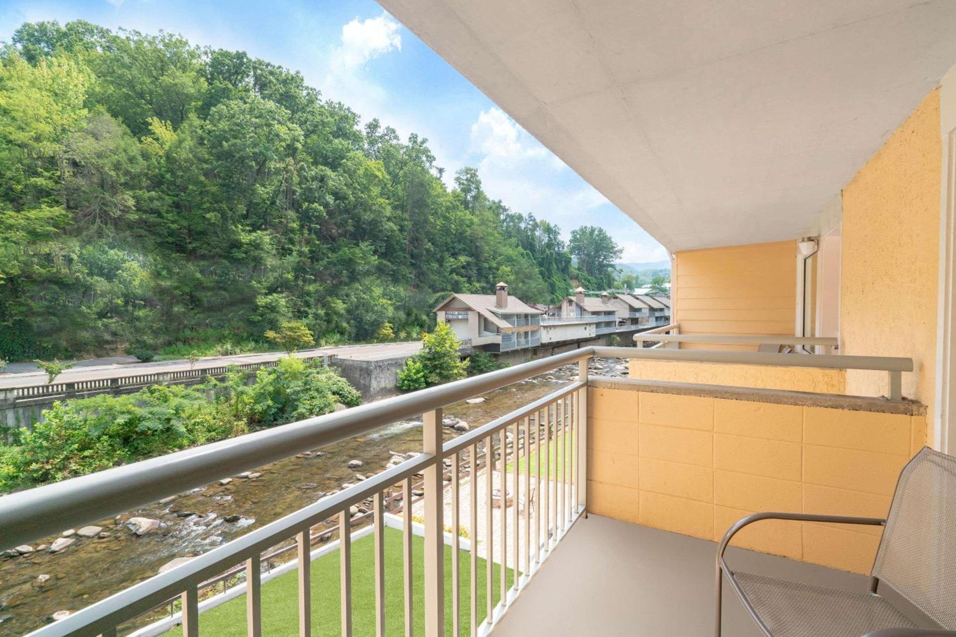 Gatlinburg River Inn photo 25