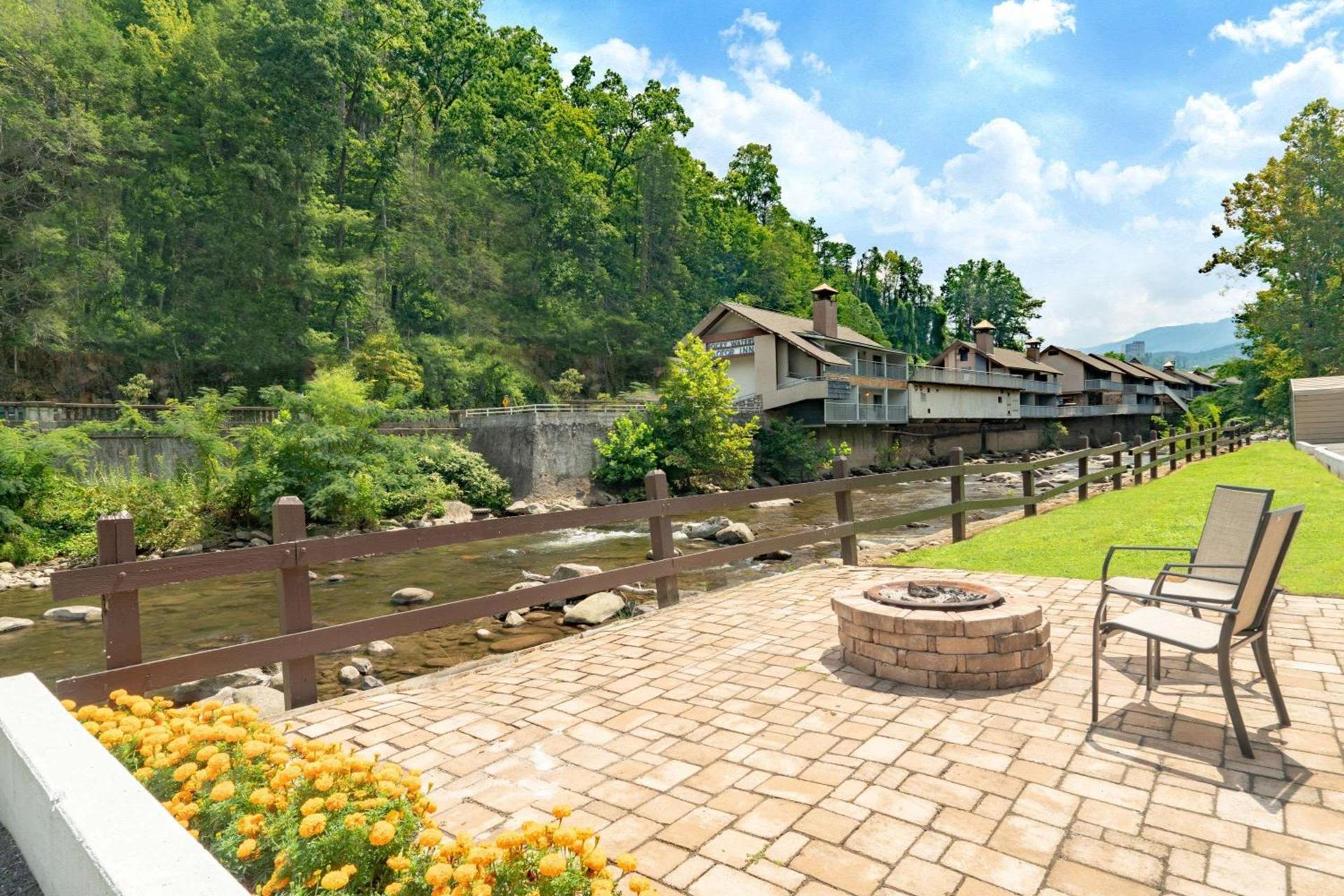 Gatlinburg River Inn photo 21
