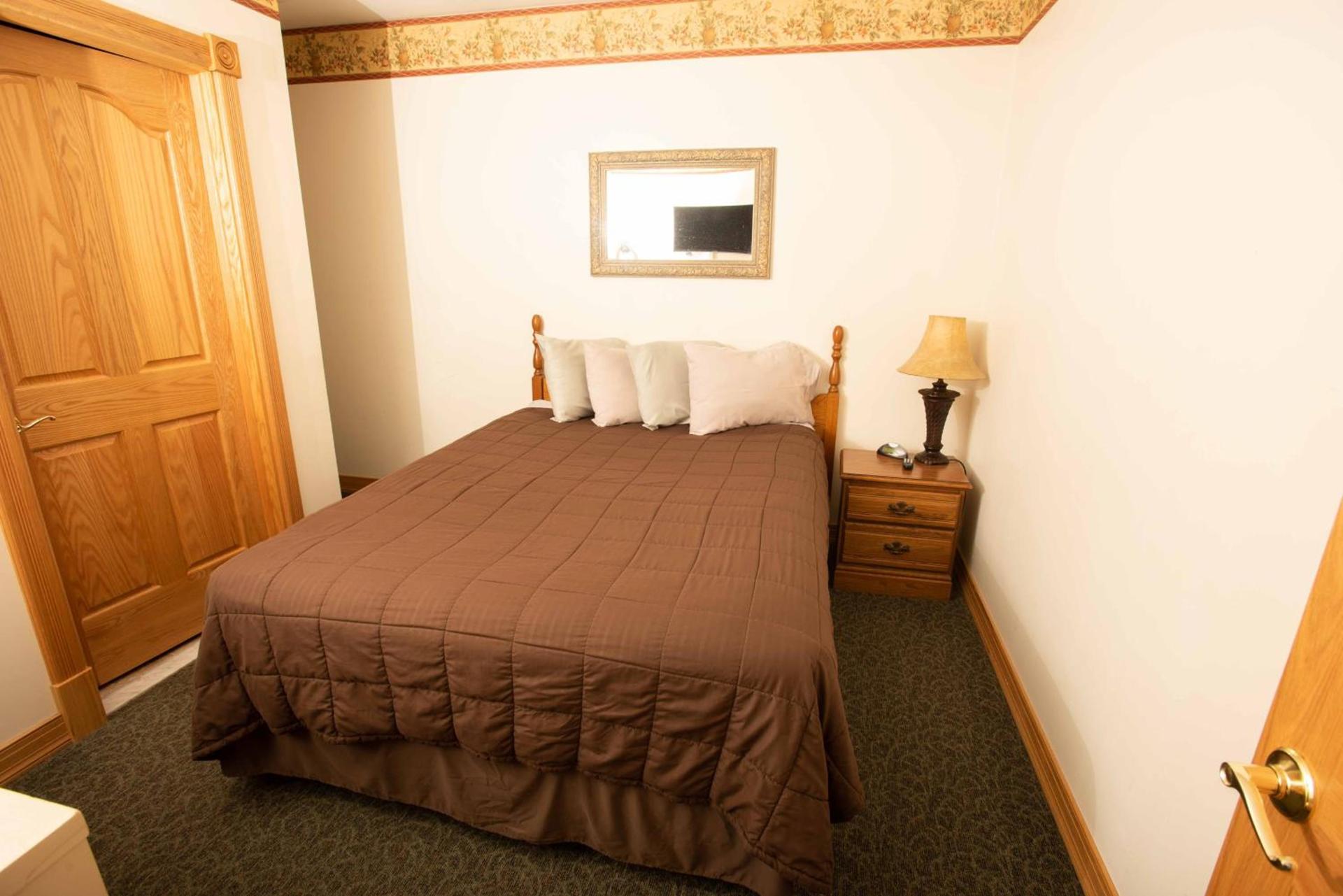 Blue Spruce Motel photo 31