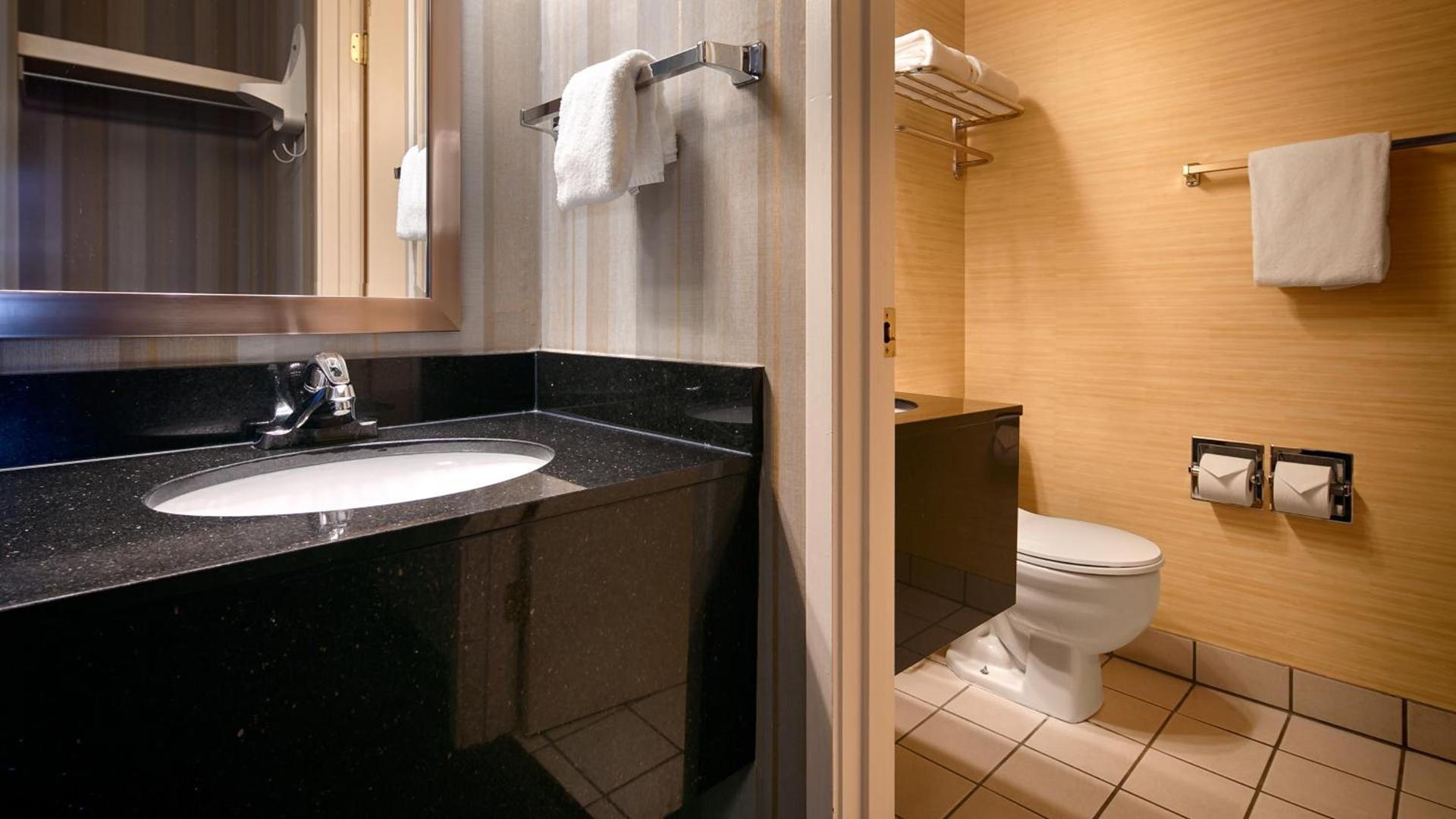 Best Western Cascadia Inn photo 44