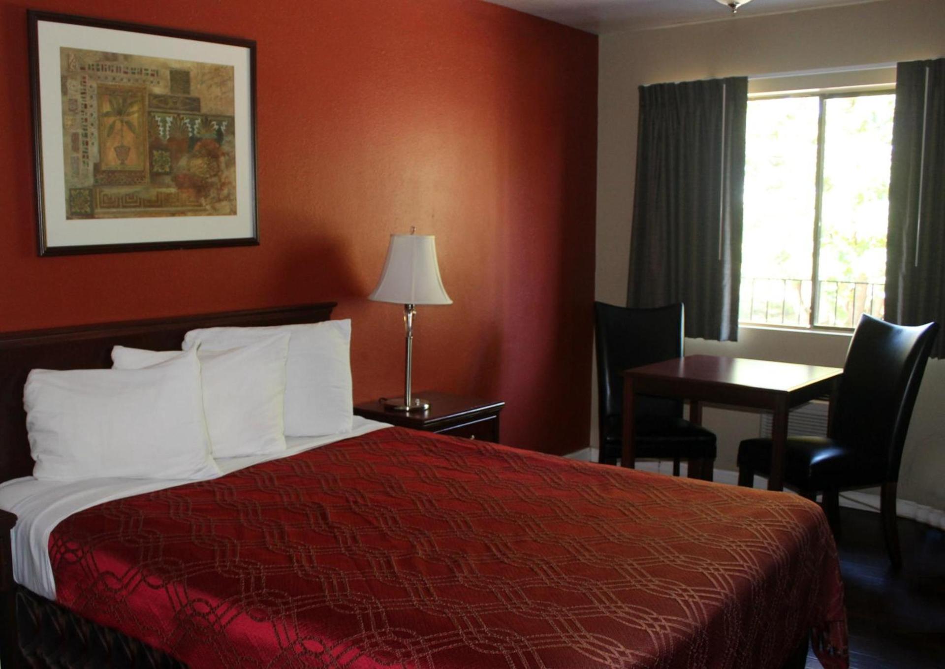 Americas Best Value Inn Kelso photo 3