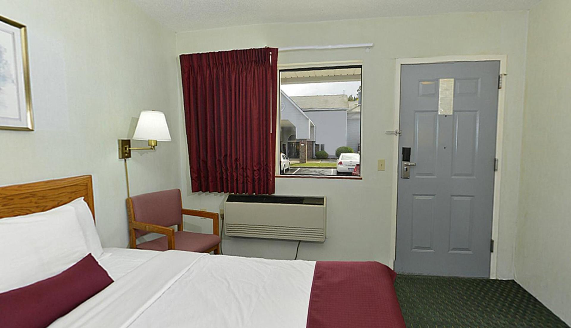 Americas Best Value Inn Saint Ignace photo 7