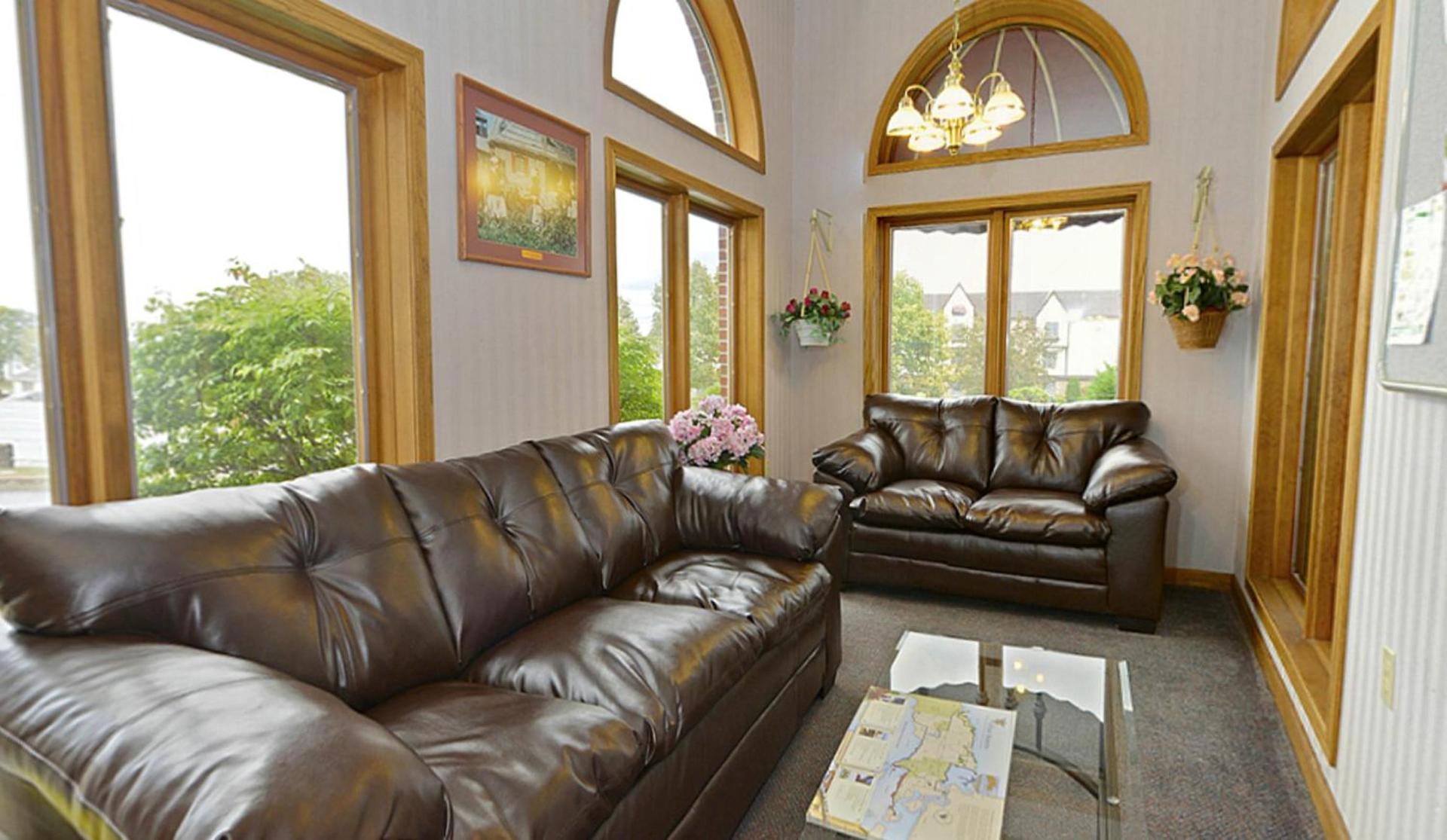 Americas Best Value Inn Saint Ignace photo 13
