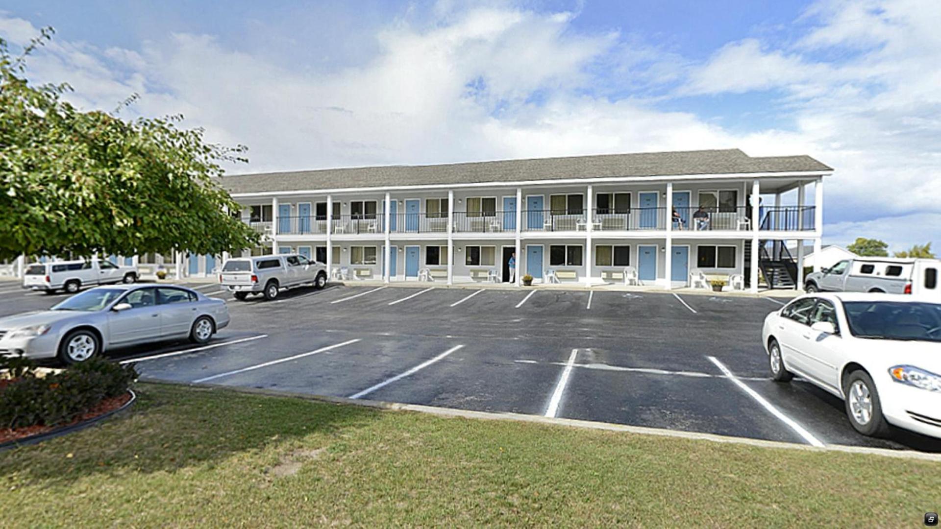 Americas Best Value Inn Saint Ignace photo 18