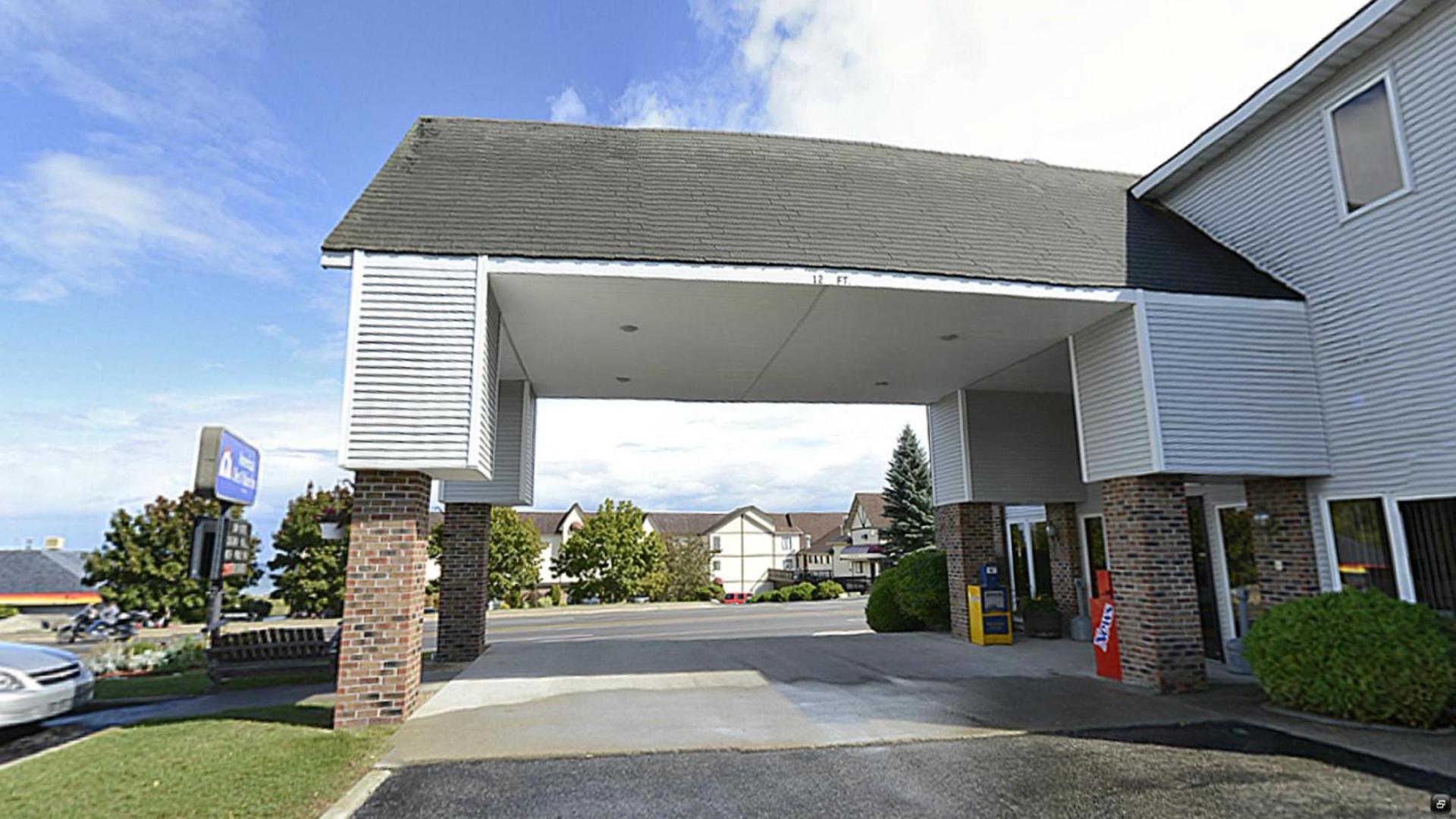 Americas Best Value Inn Saint Ignace photo 20