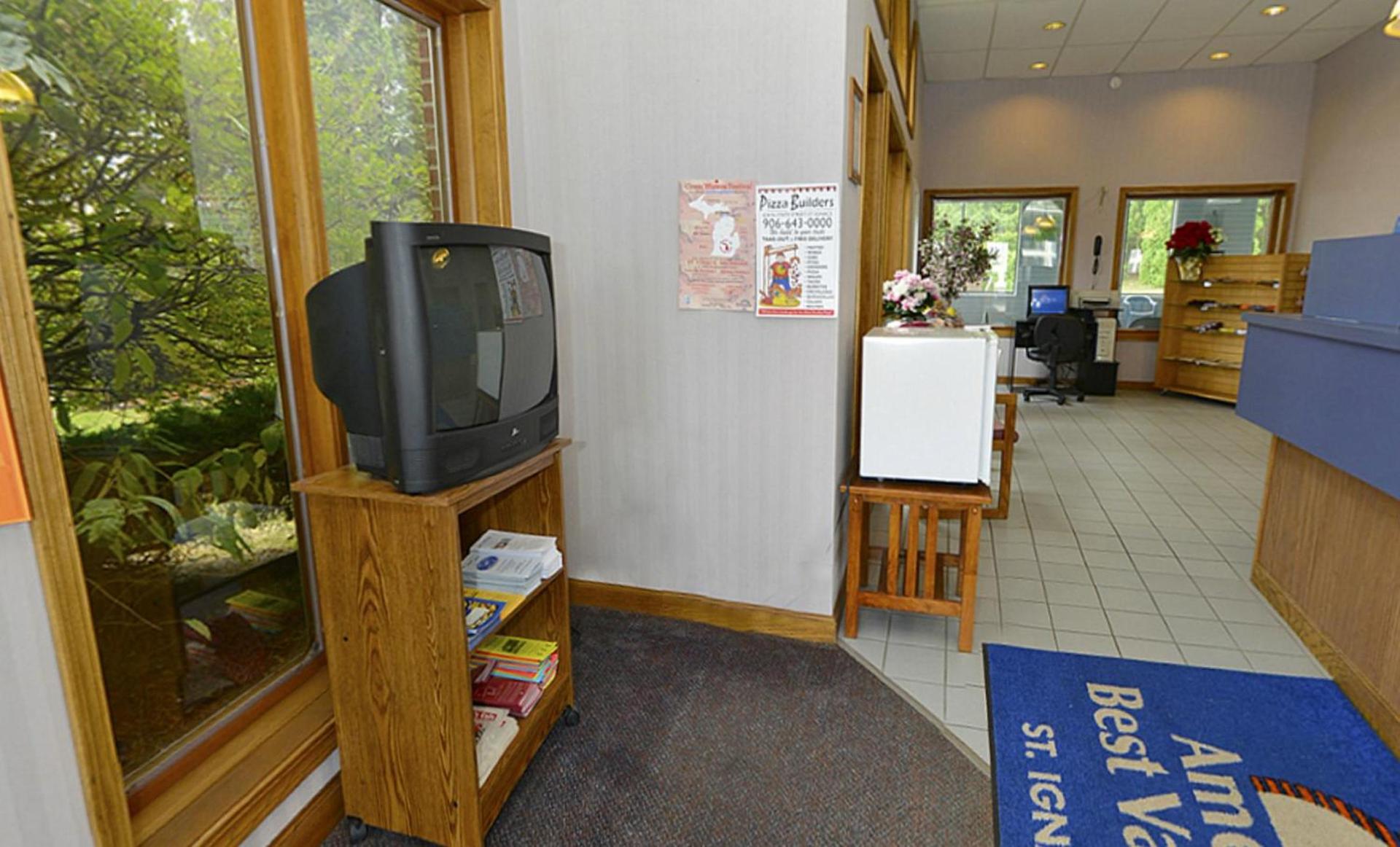 Americas Best Value Inn Saint Ignace photo 15
