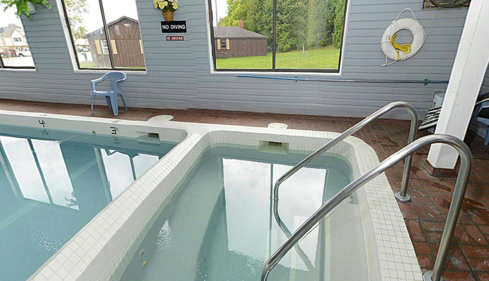 Americas Best Value Inn Saint Ignace photo 6