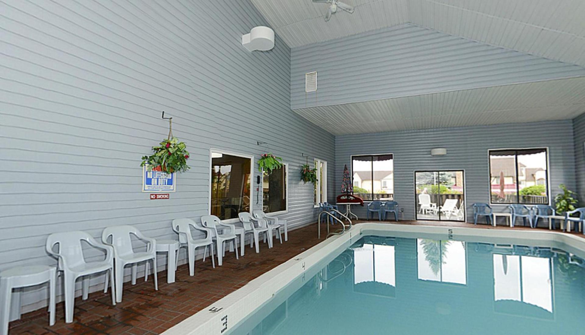 Americas Best Value Inn Saint Ignace photo 2