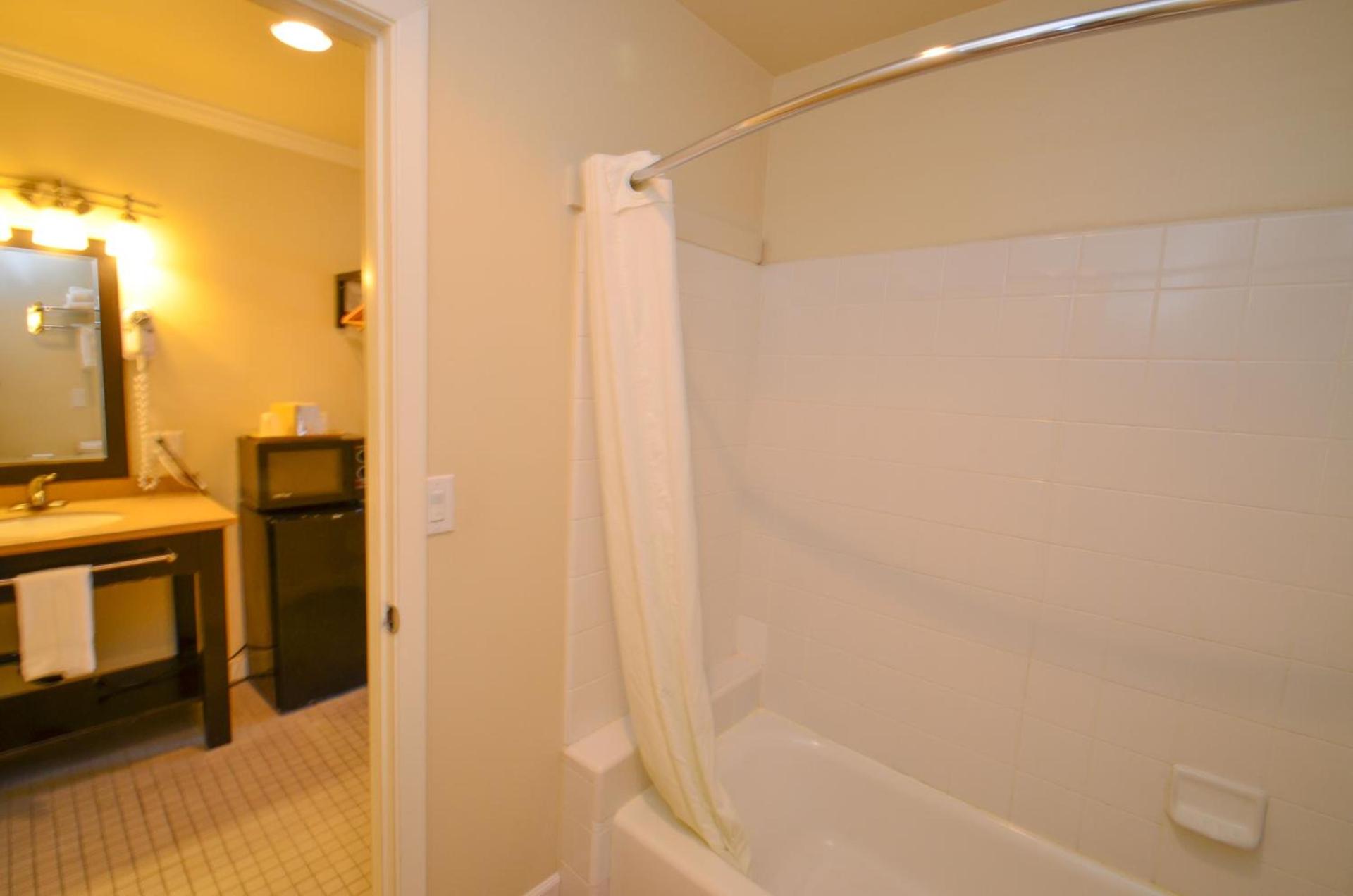 Bay Front Inn photo 22