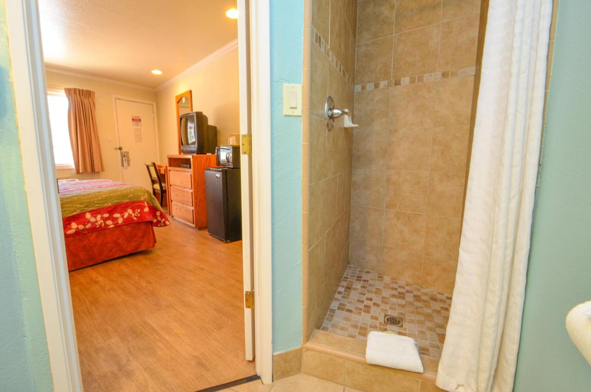 Bay Front Inn photo 29