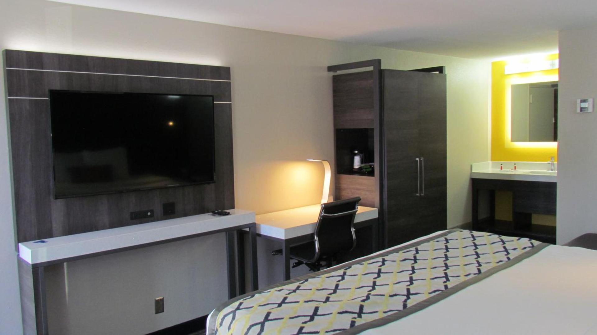 Baymont by Wyndham Murfreesboro photo 74