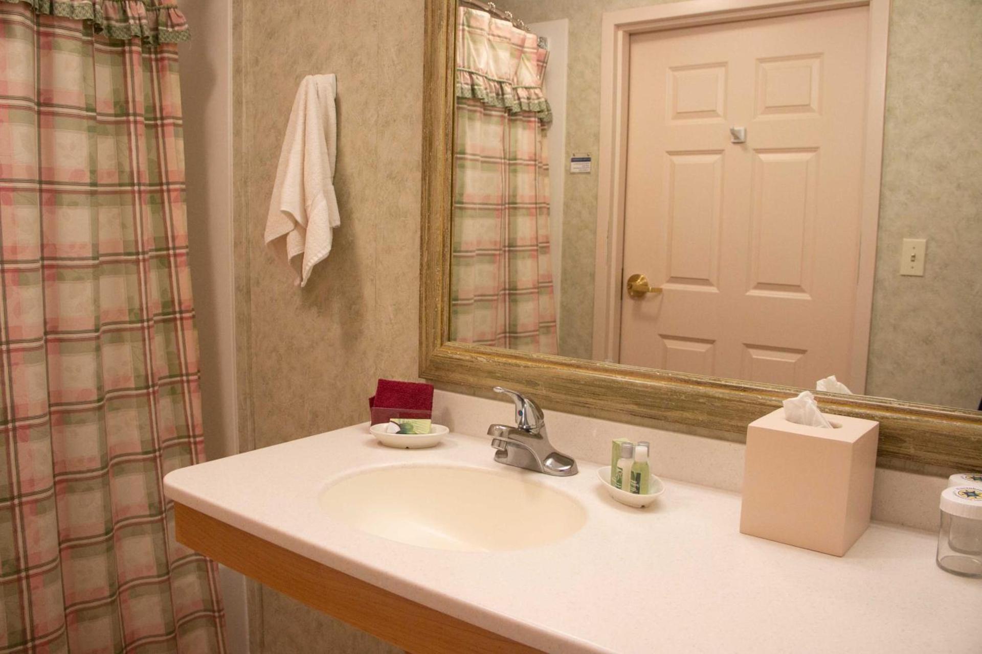 Essenhaus Inn & Conf. Center photo 32