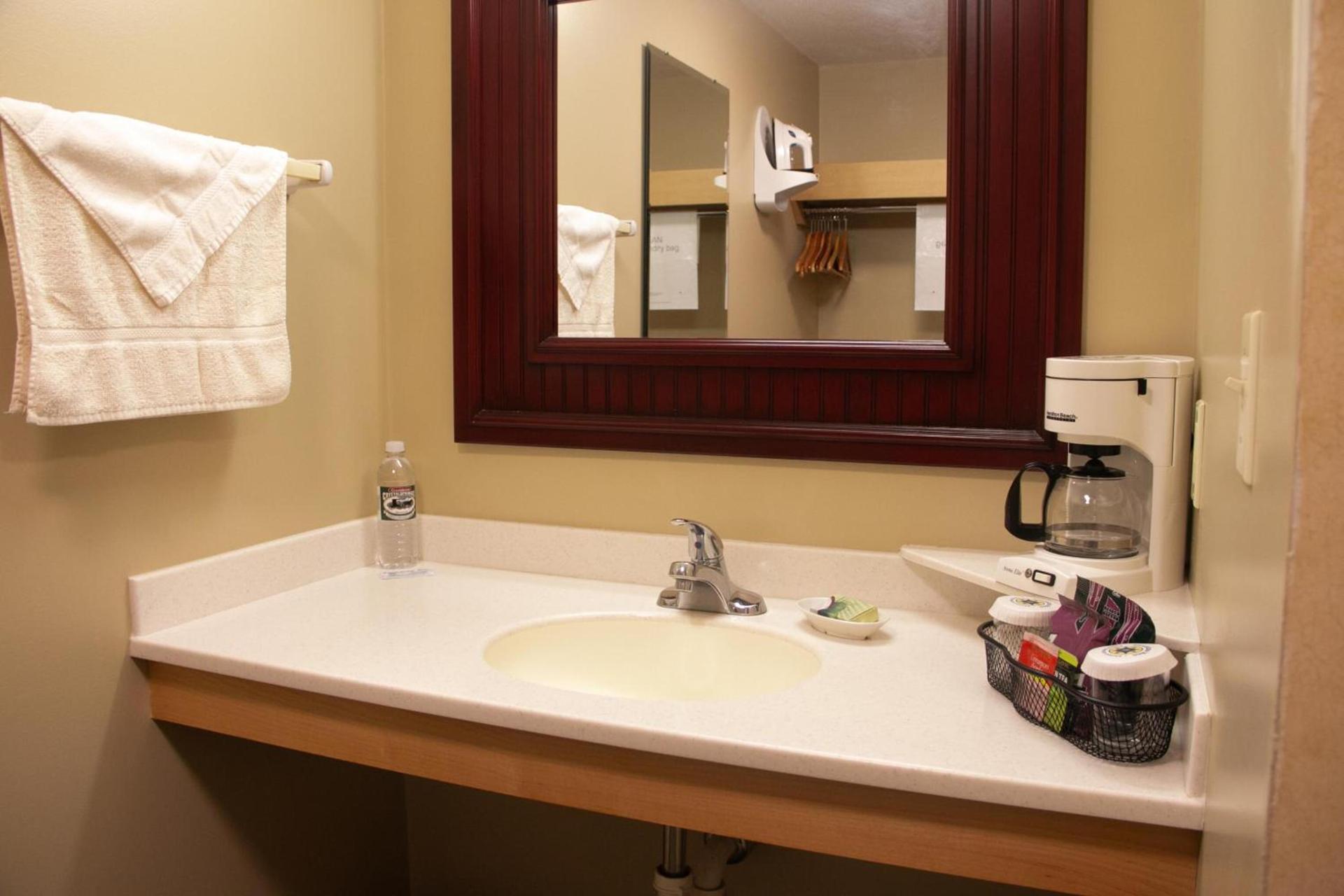 Essenhaus Inn & Conf. Center photo 19