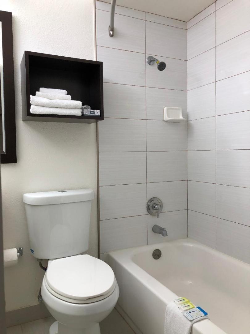 Inn Of Long Beach photo 8