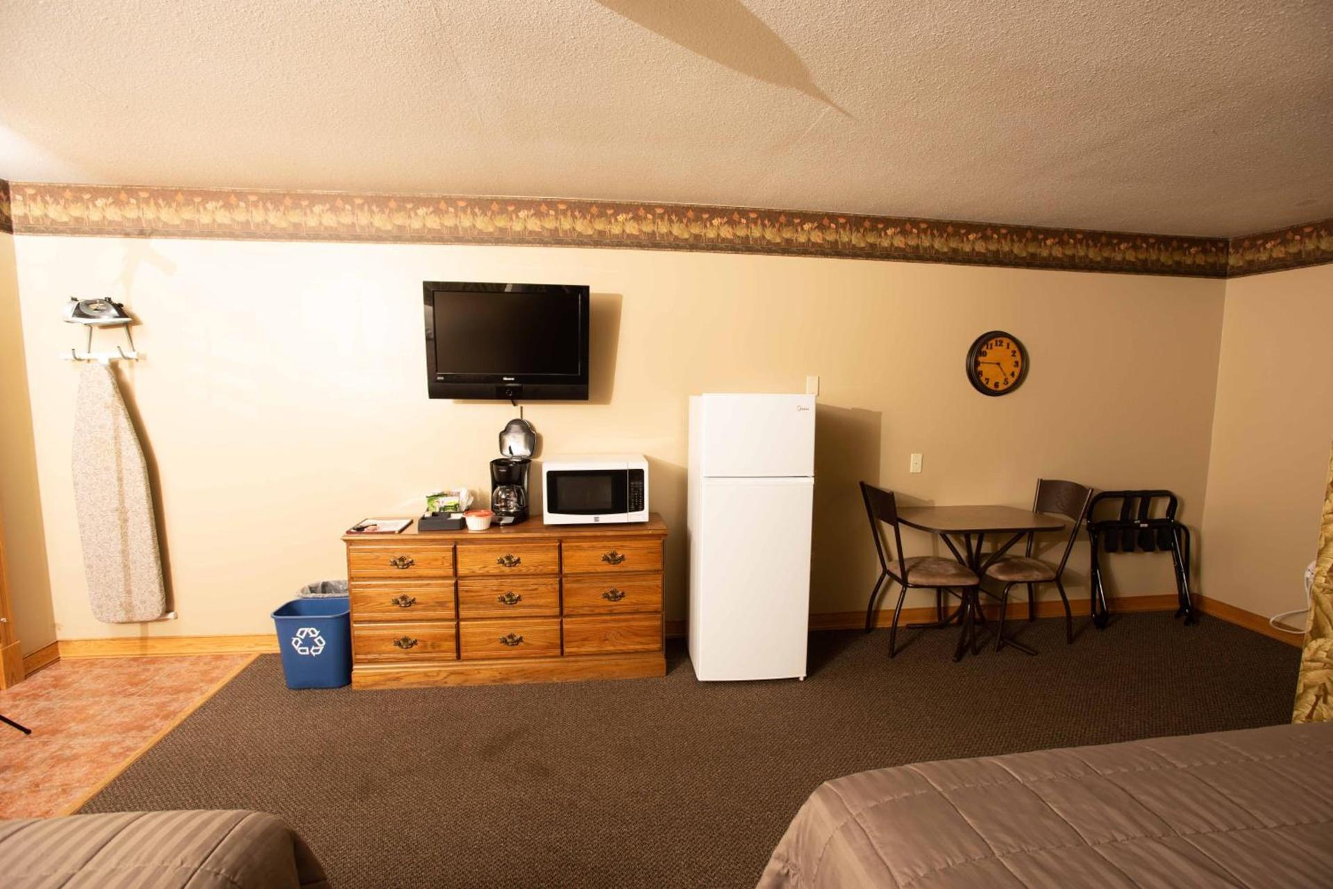 Blue Spruce Motel photo 46