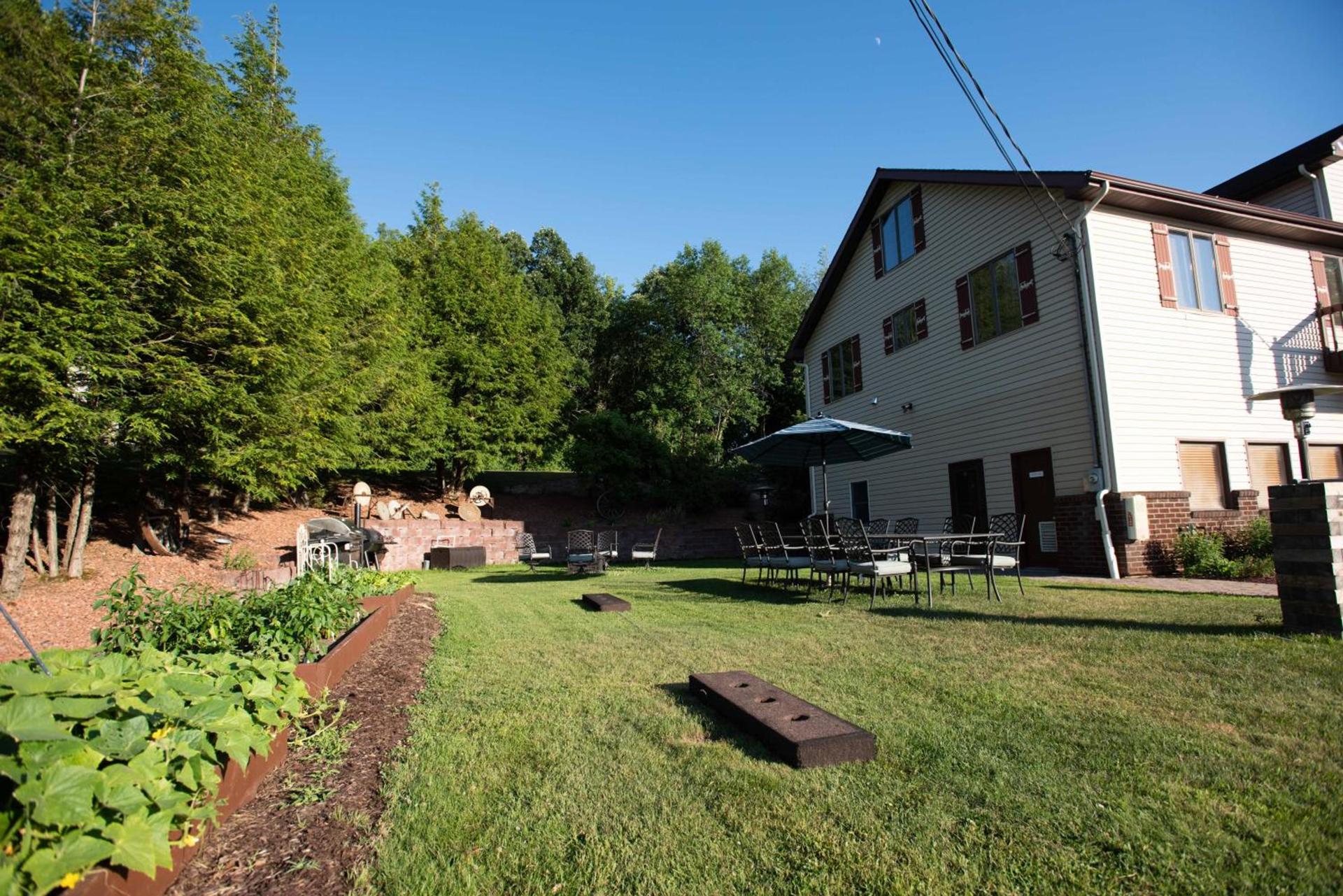 Blue Spruce Motel photo 43