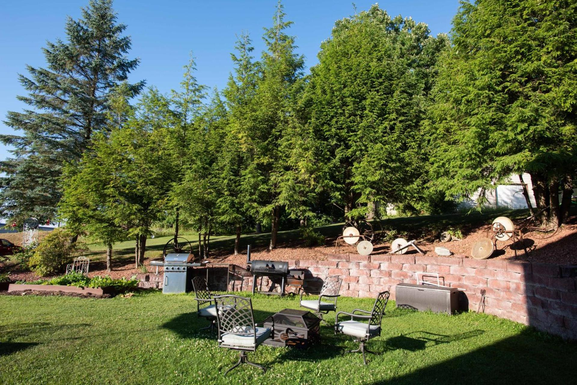Blue Spruce Motel photo 44