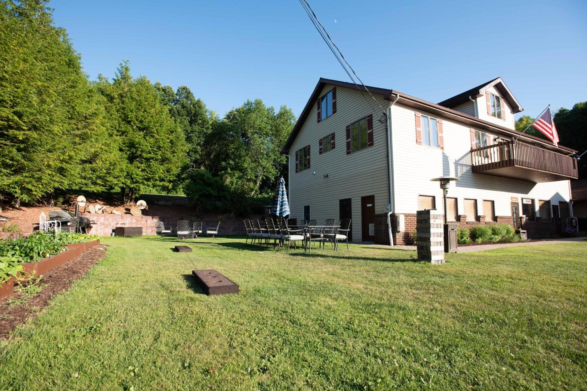 Blue Spruce Motel photo 1