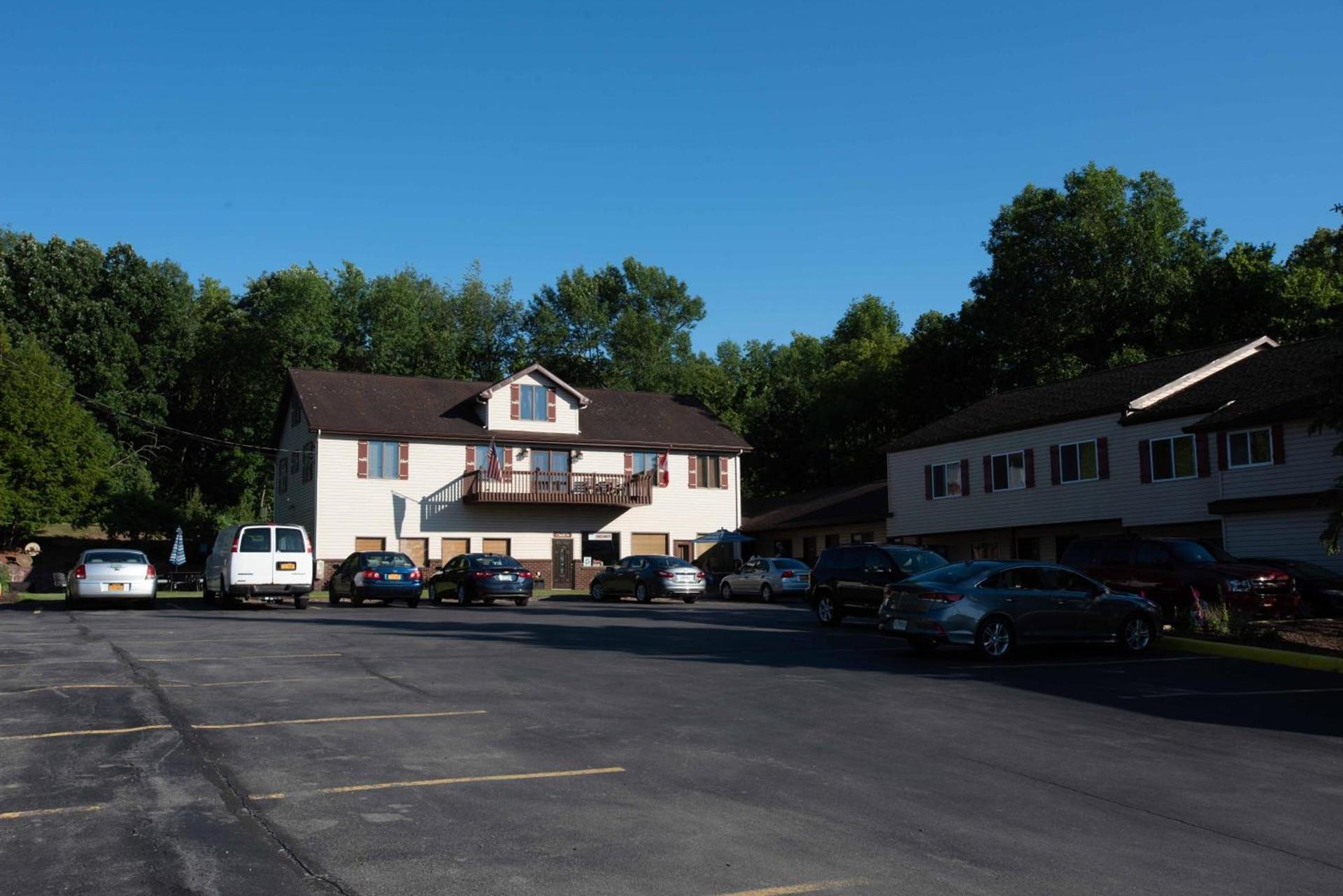 Blue Spruce Motel photo 3