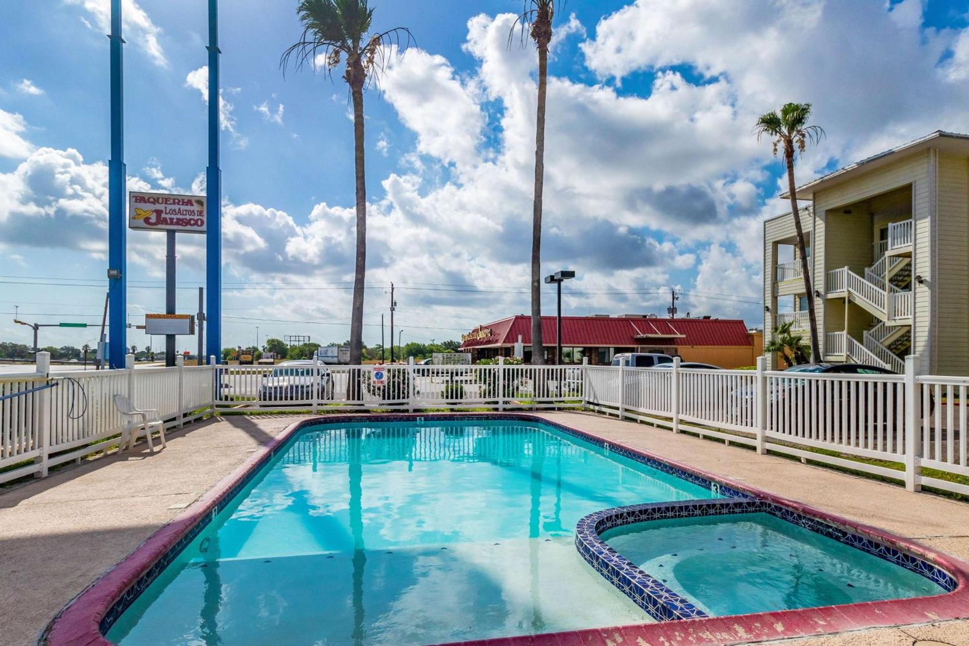 Motel 6 Corpus Christi, TX - North photo 6