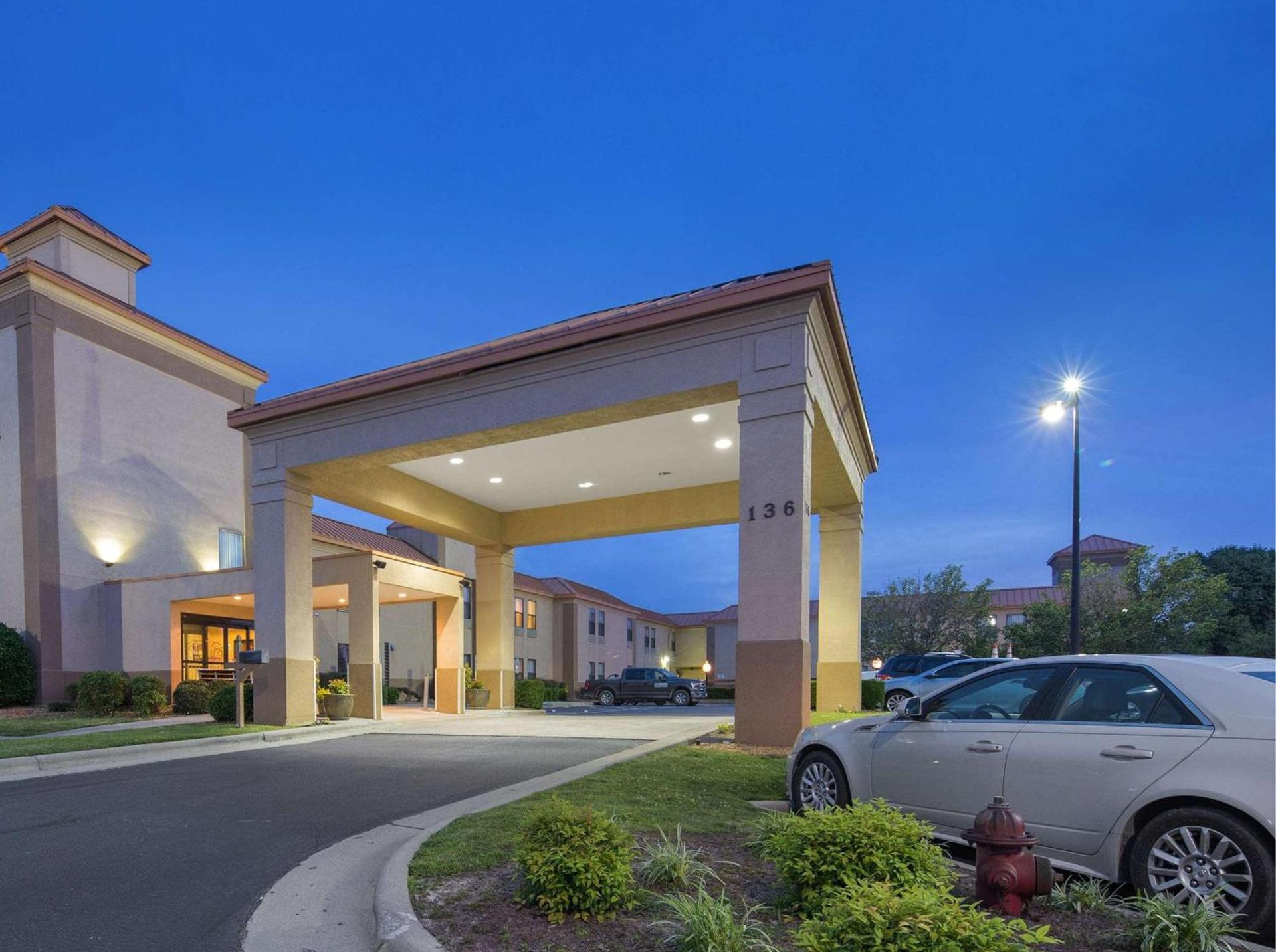 SureStay Plus Hotel by Best Western Roanoke Rapids I-95 photo 28
